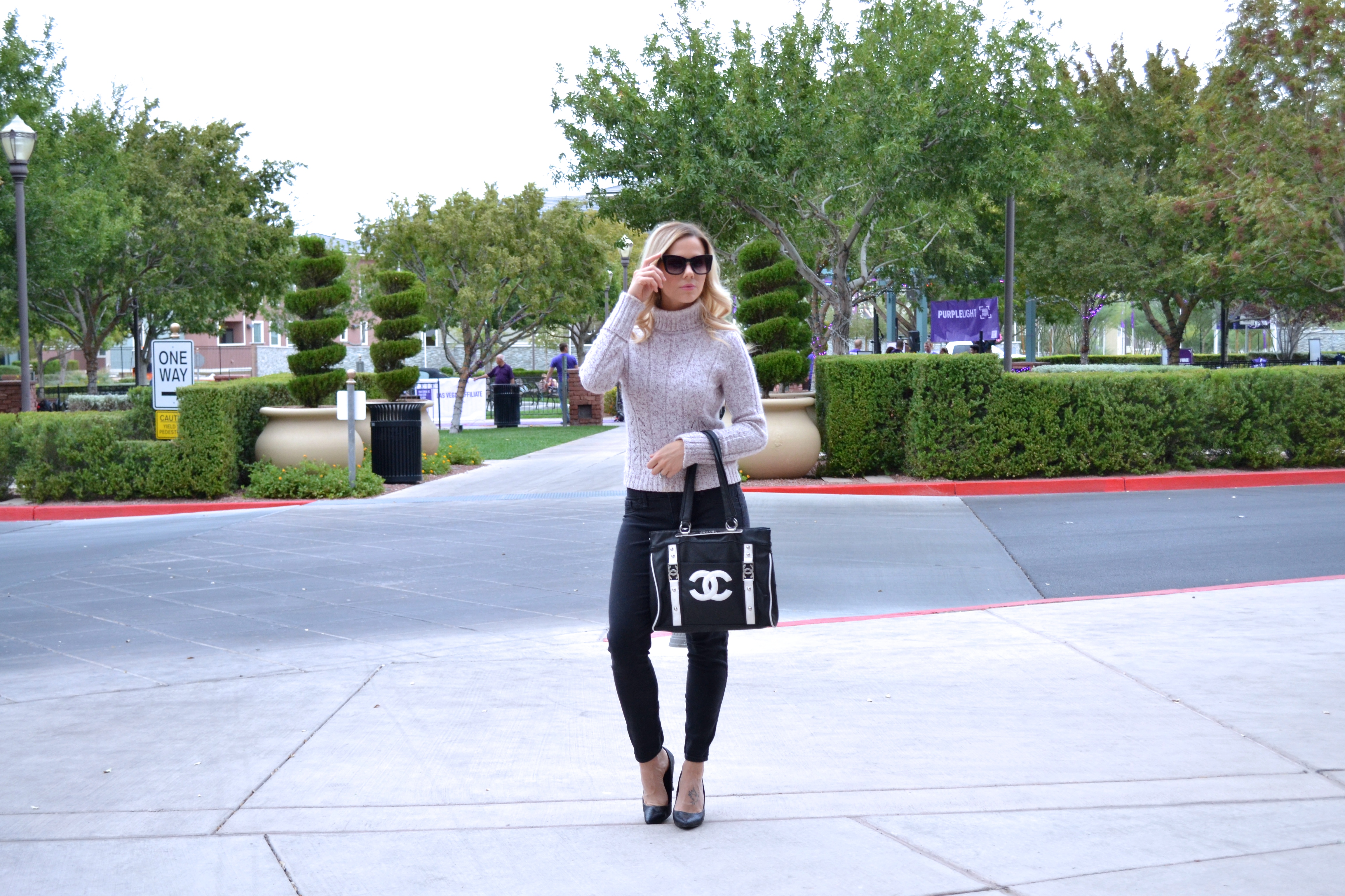 Fall Look in turtle neck and black jeans in Vintage Chanel 