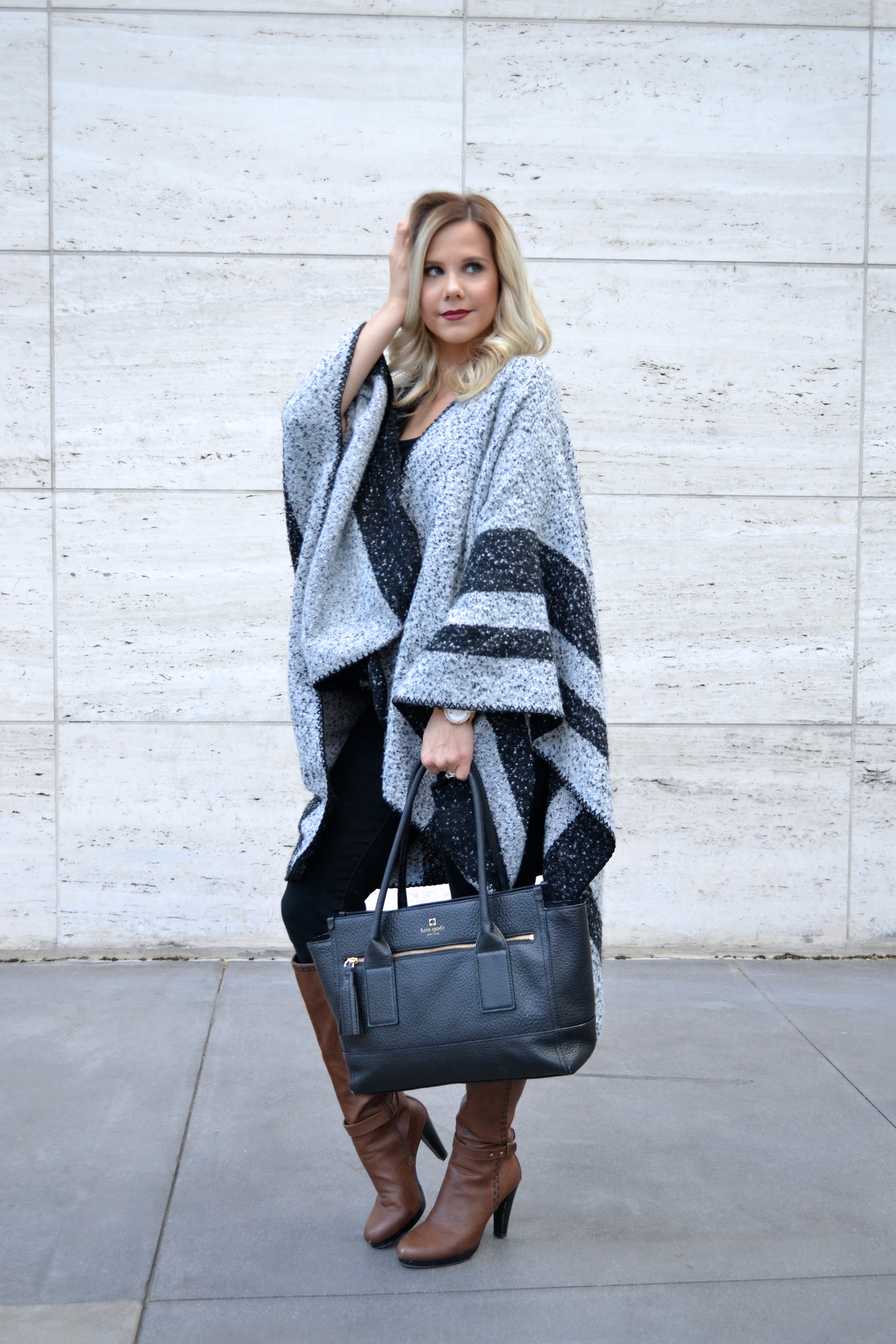 Fashion Blogger in grey and black poncho