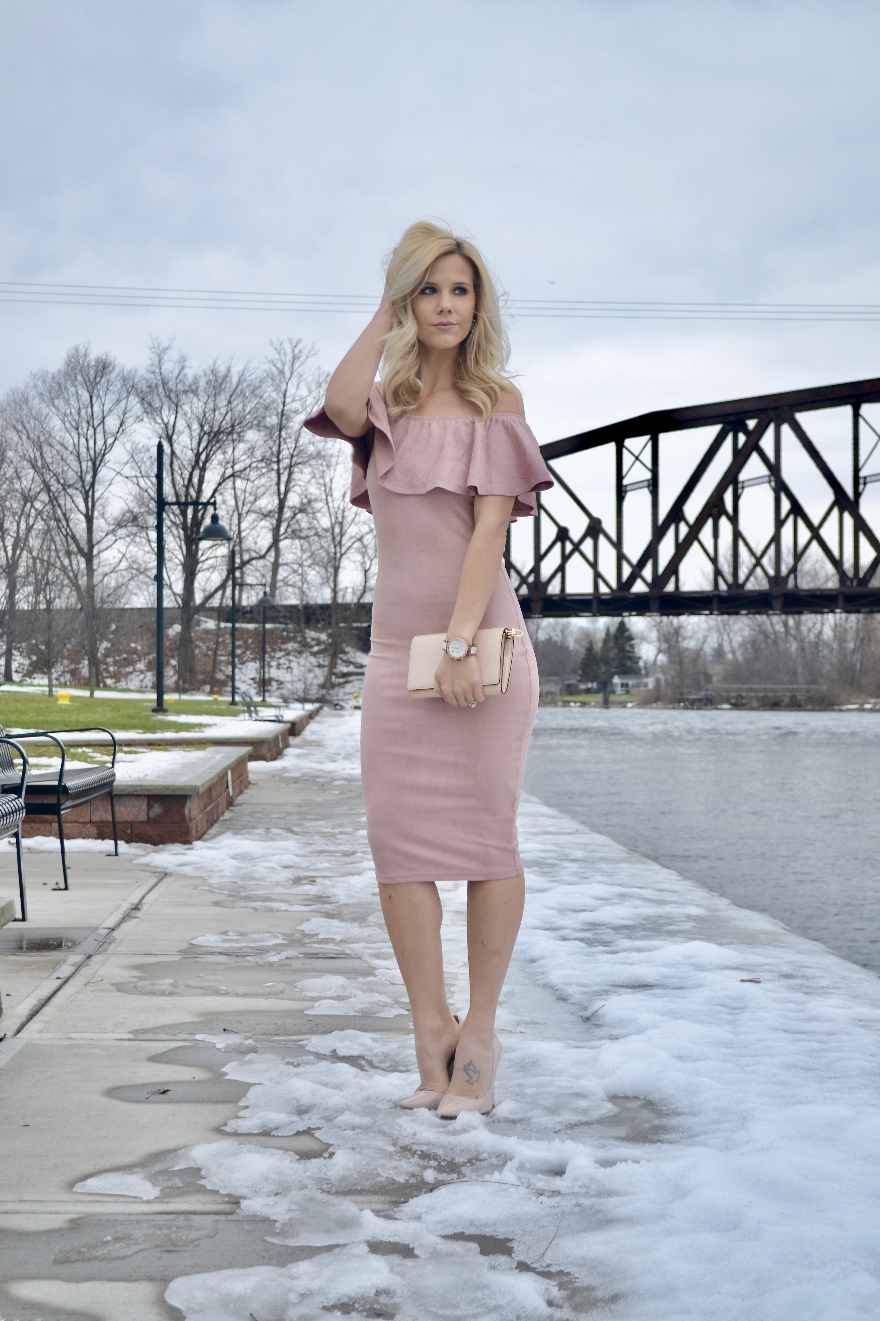 The Perfect Dress for New Years Eve |pink,ruffle, velvet dress|