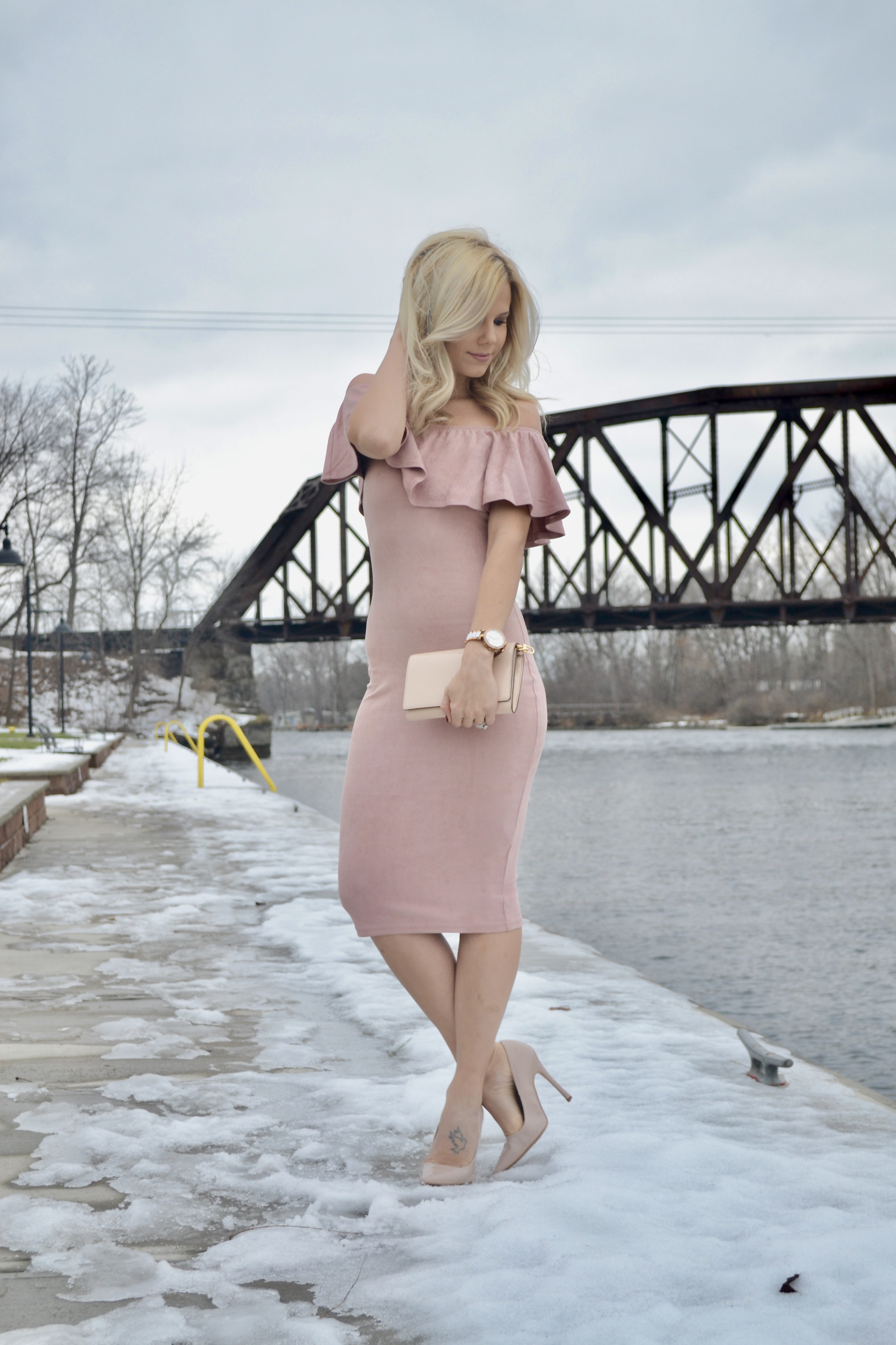 off the shoulder ruffle dress in blush pink |the Perfect New Years Eve Dress|