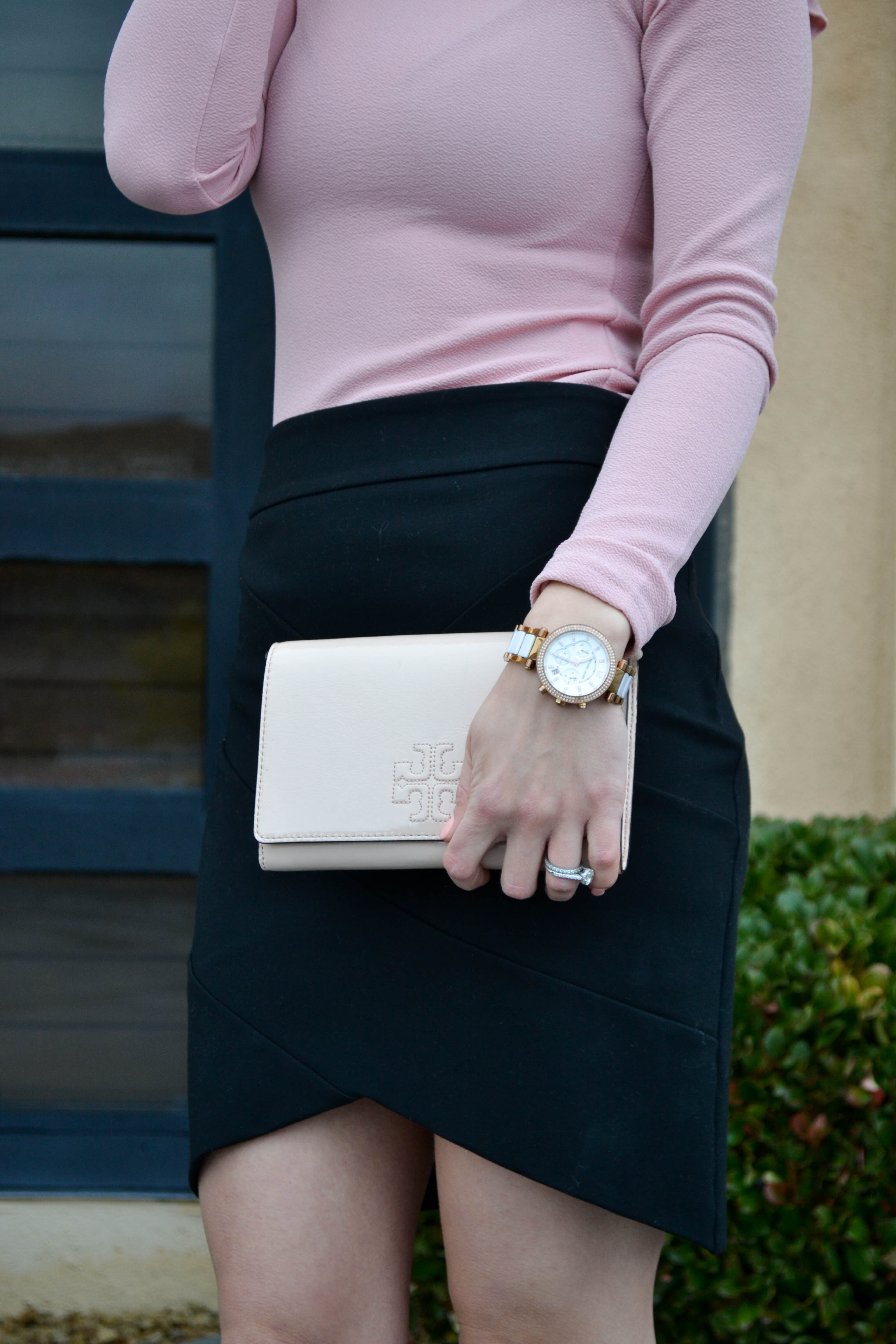Tory Burch Clutch |What to Wear for Valentine's Day|