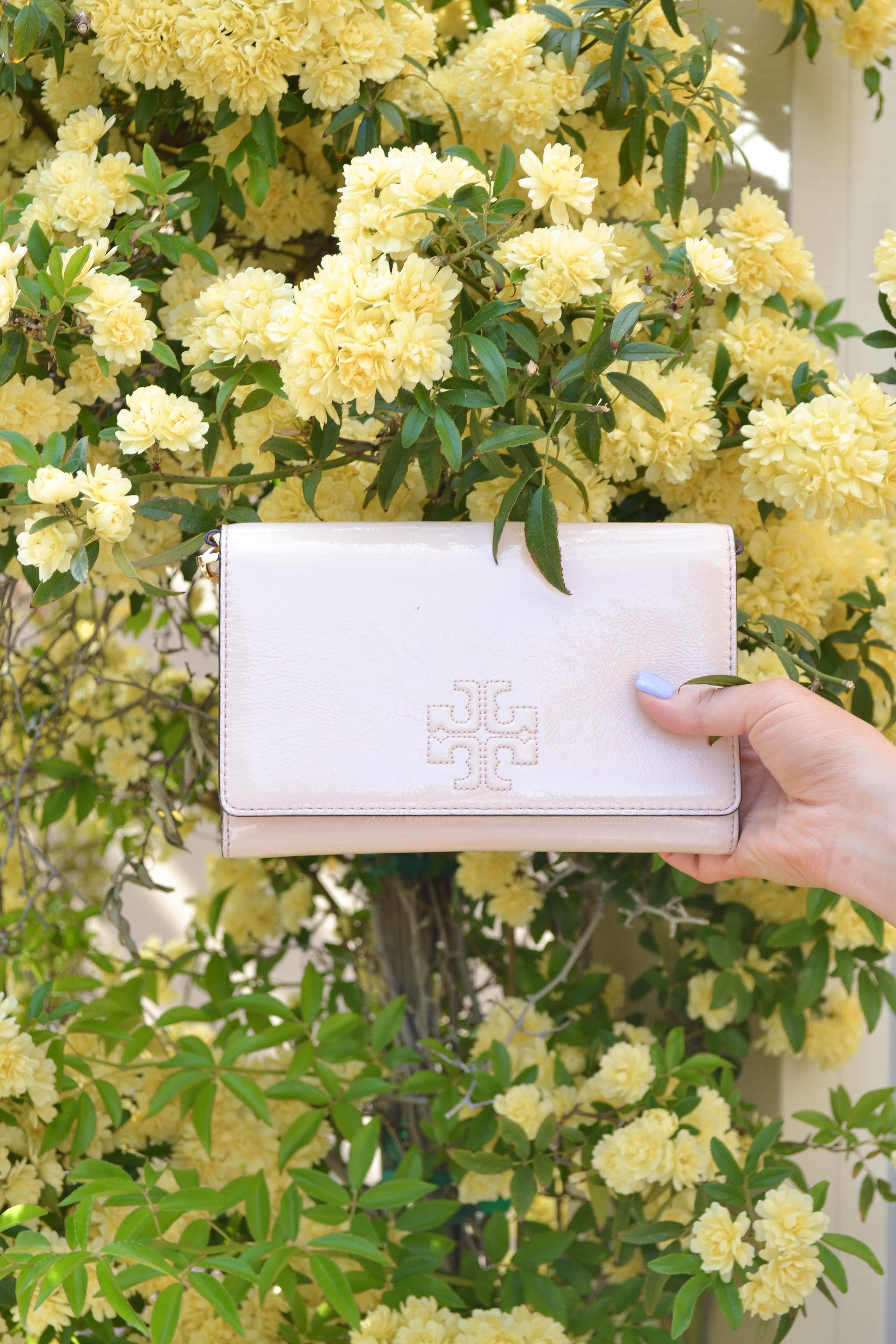 tory burch clutch |What to Wear for a Wedding| glamlifeliving.com