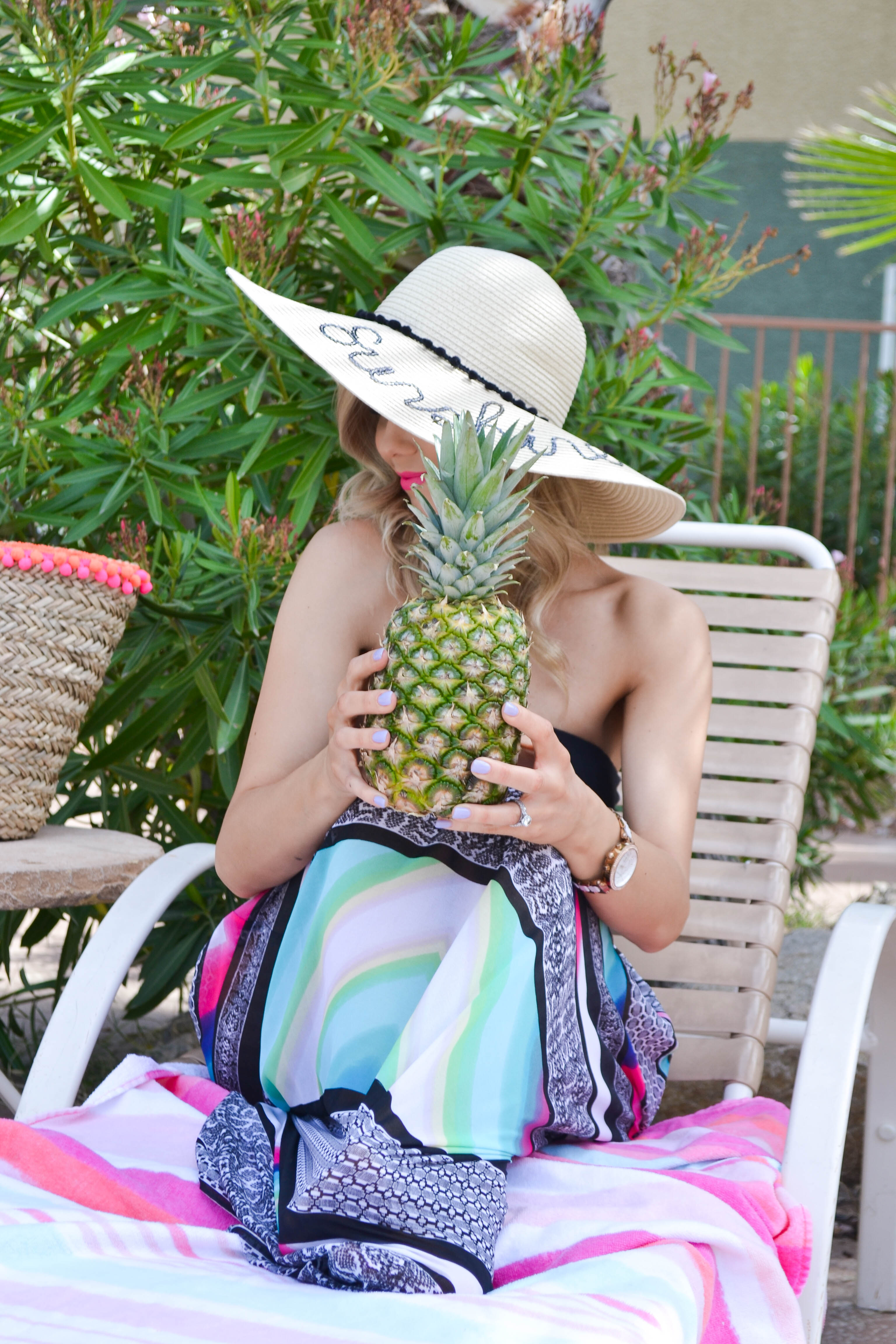 Poolside fashion, pineapple, pineapple at the pool, beach look, beach style