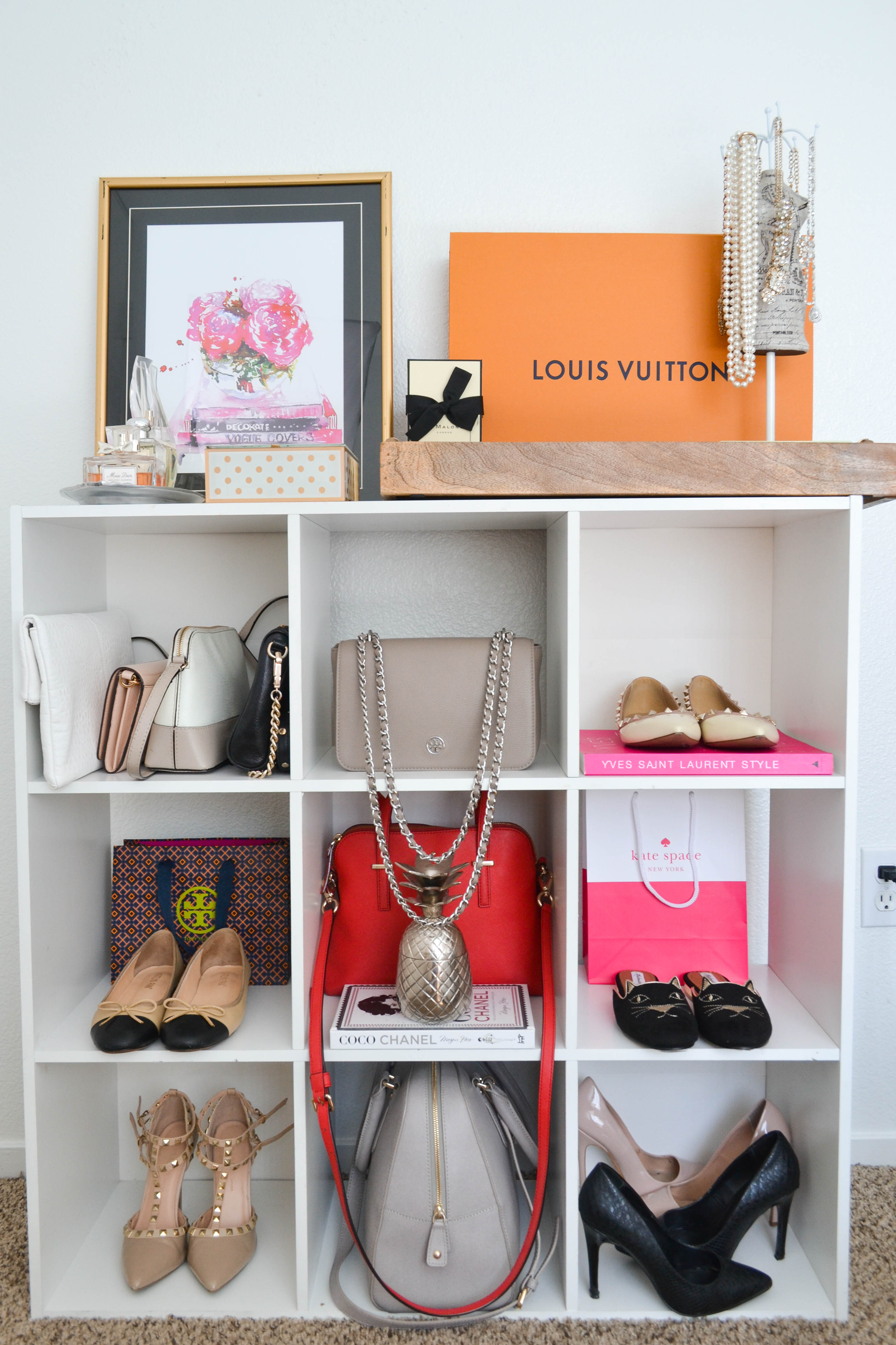 how to store and organize your accessories, handbag storage, purse organization, shoe display