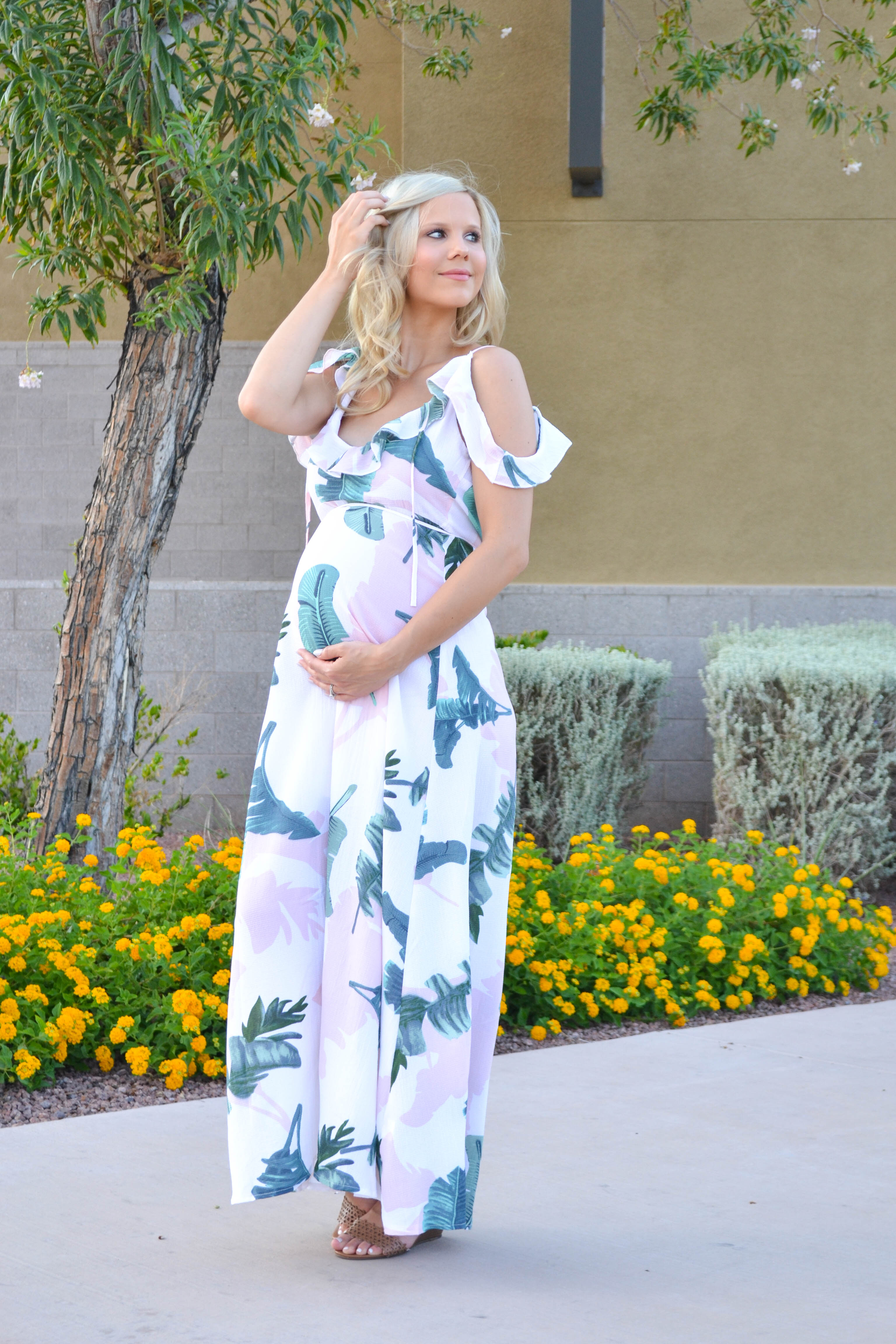 summer pregnancy style, maternity, palm print maxi dress, palm leaf dress