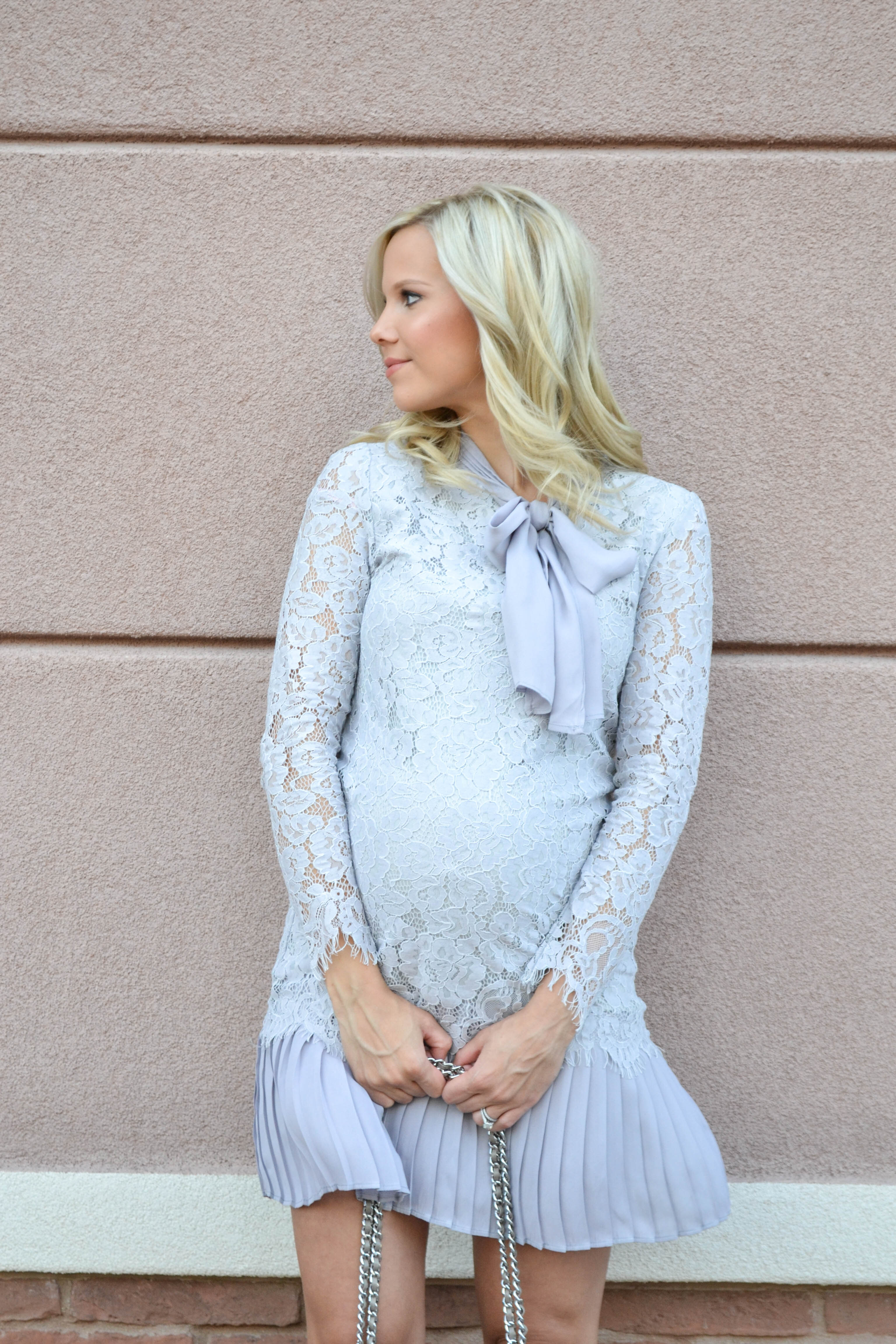 pregnancy blogger, maternity, baby bump style, grey long sleeve lace dress