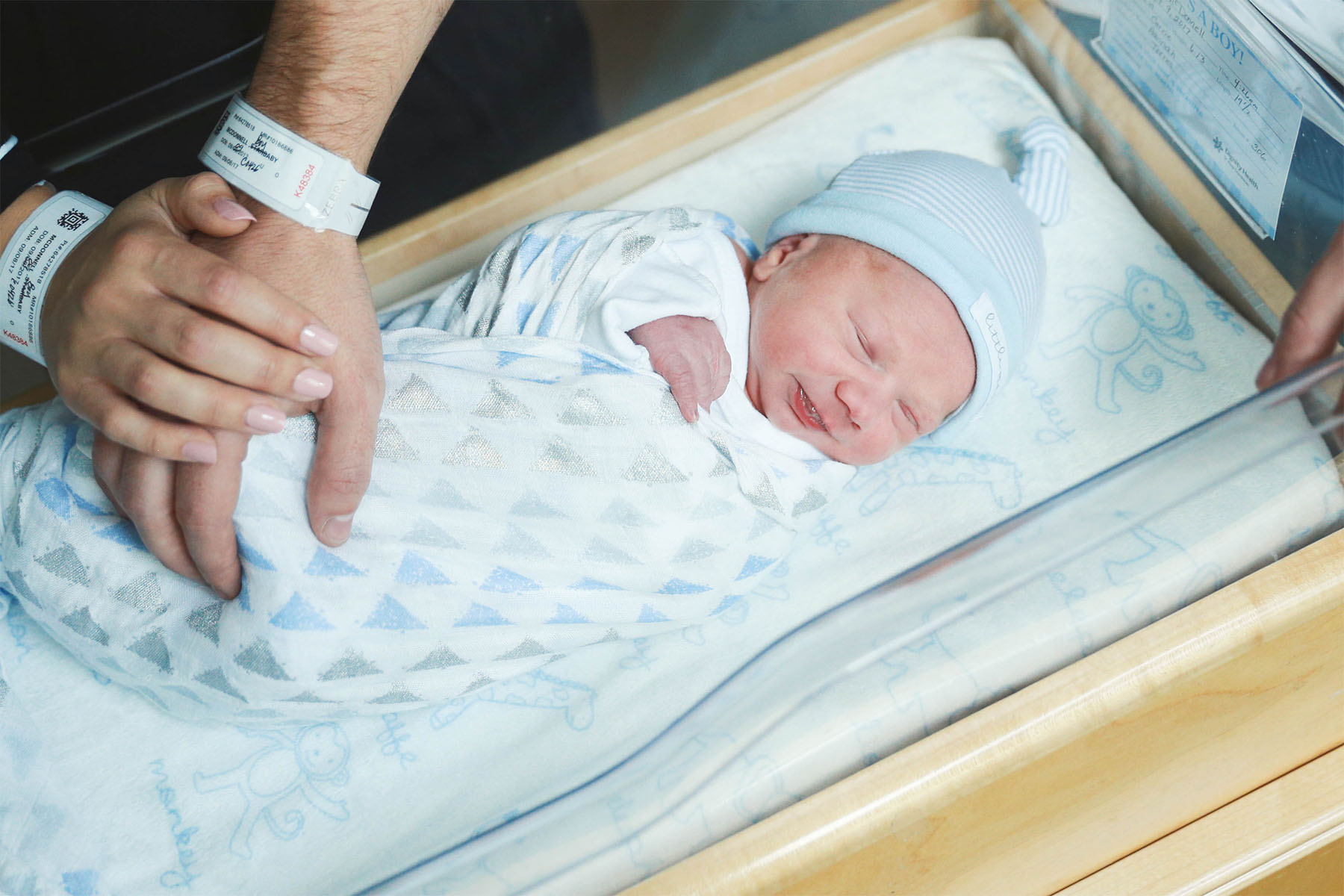 newborn swaddle, hospital newborn pictures