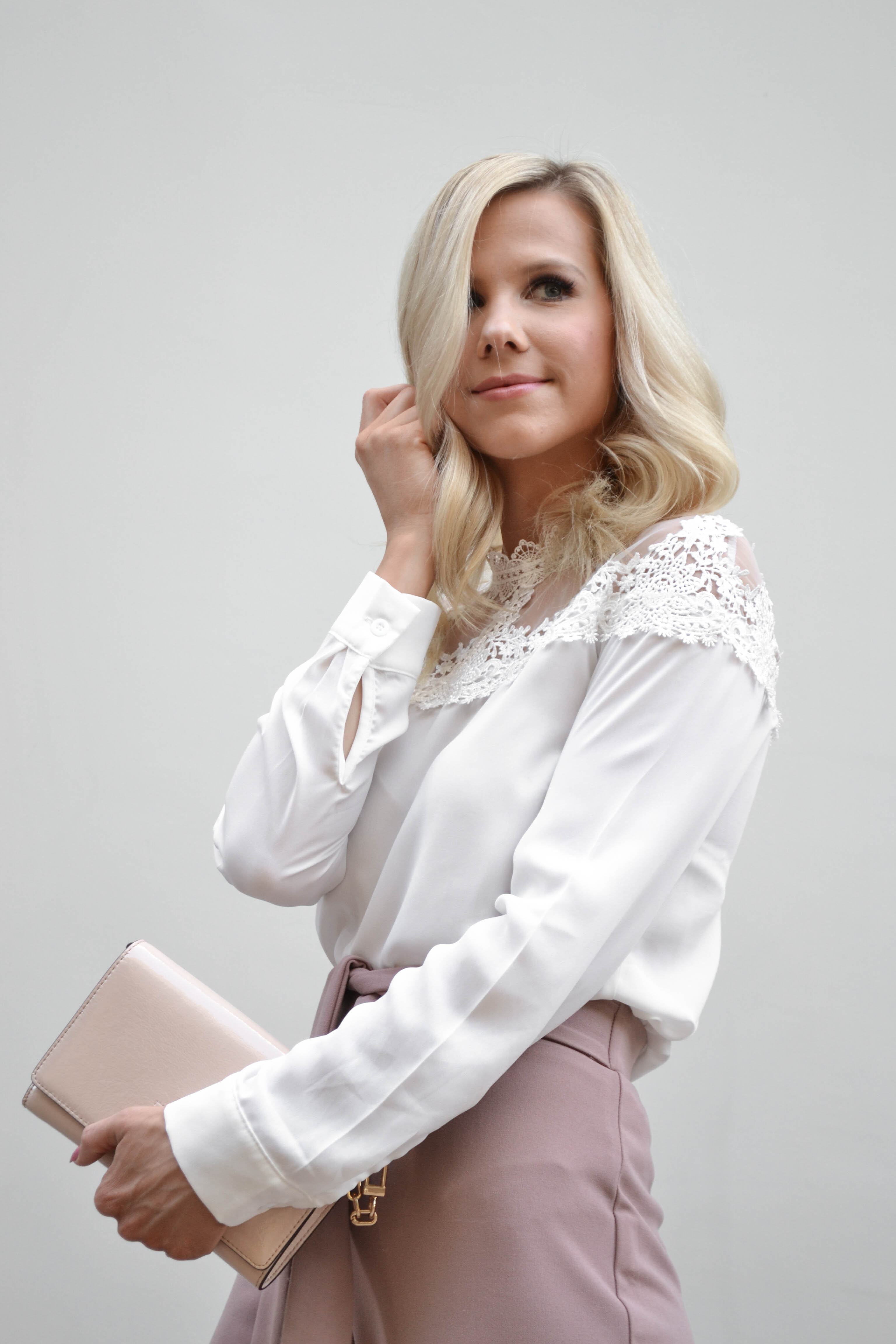 white lace top, fashion blogger, romantic style, girly look