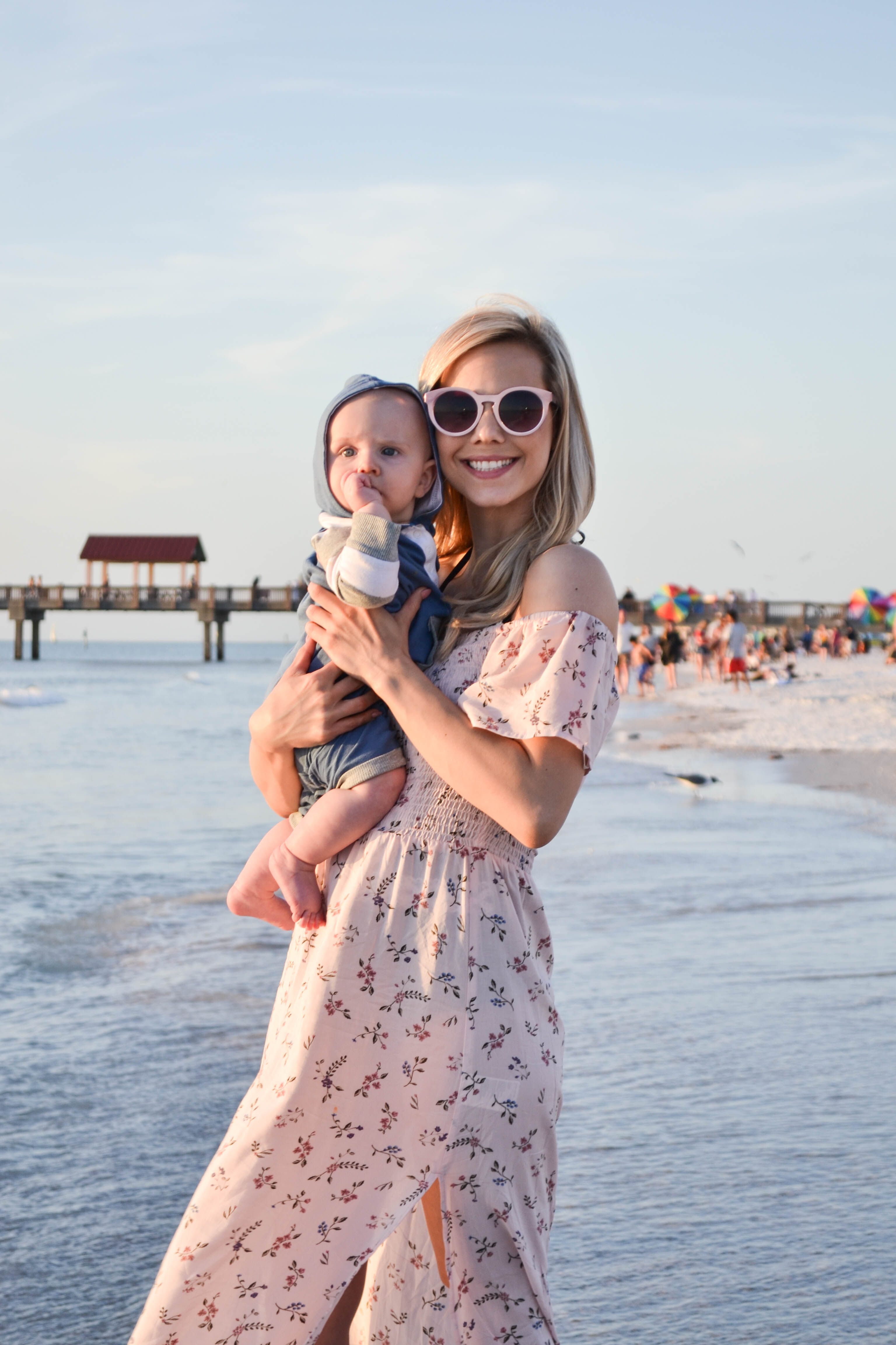 mom blogger, mommy blogger, beach day with baby, a letter to all the do it all women