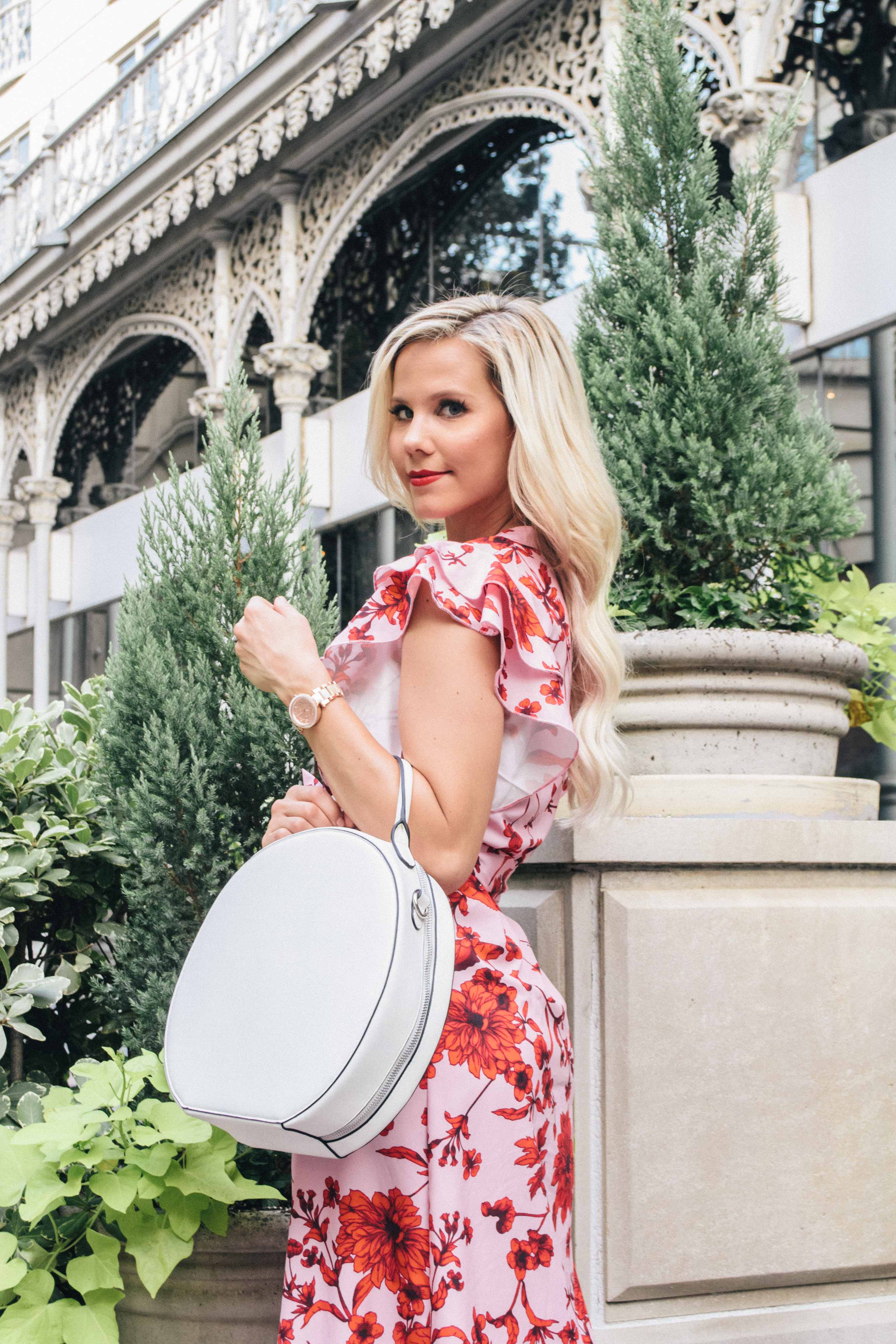 retro inspired fashion blogger Hannah McDonnell of Glam Life Living 