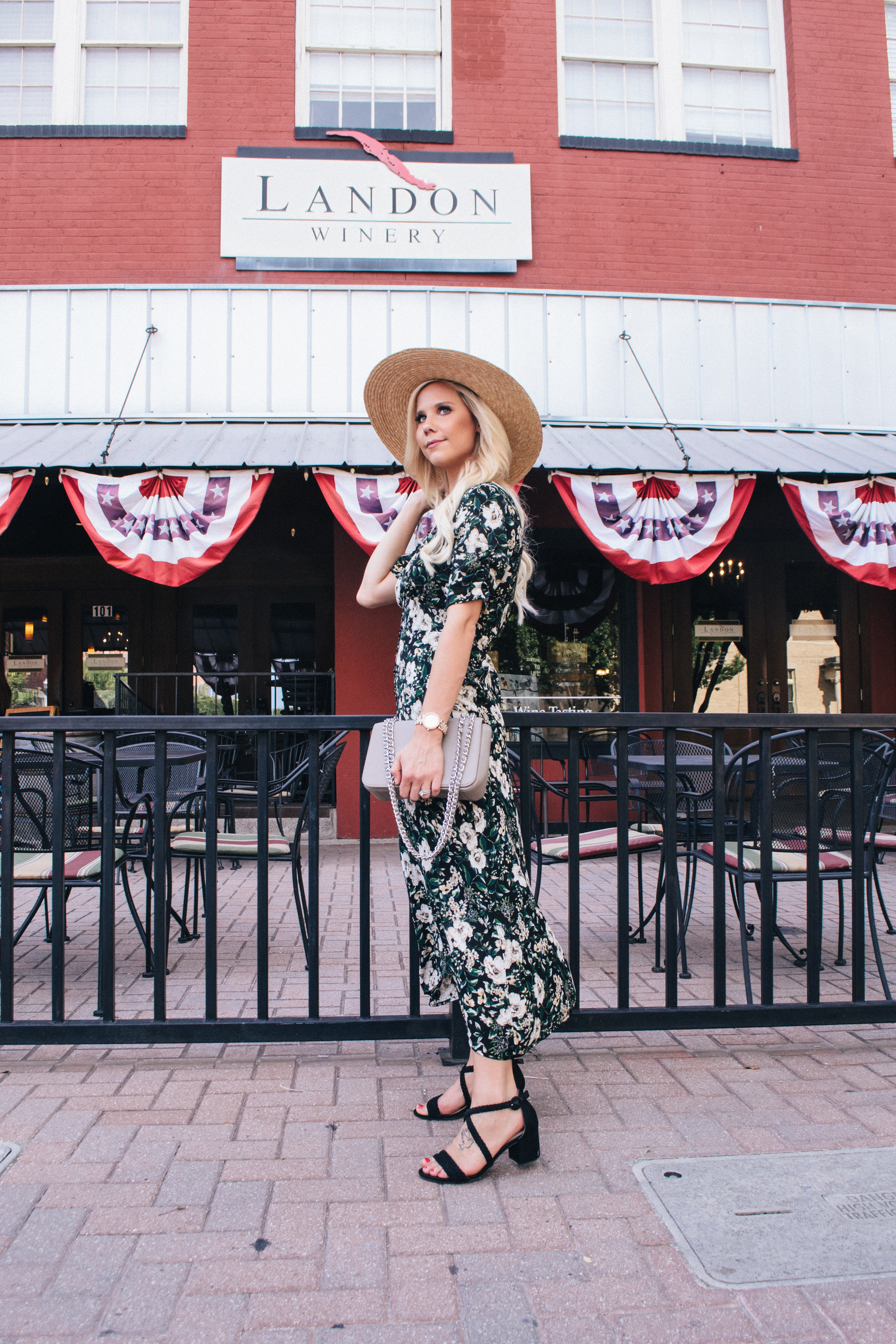 Learn how to transition your wardrobe to fall with this tips. Dark florals are a key print to take you from summer to fall without changing your entire closet. 