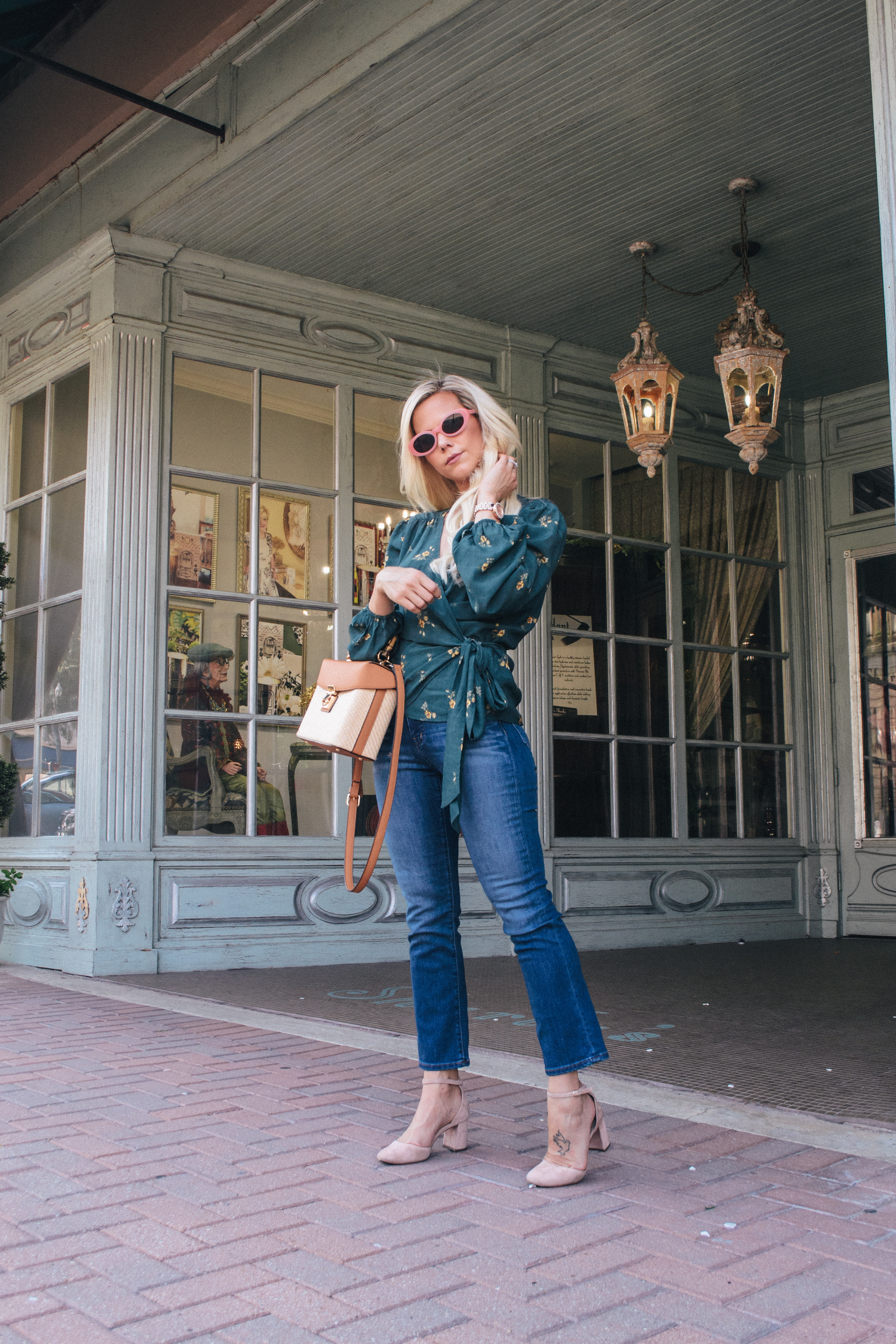 Getting ready fast does not mean you have to sacrifice style! Hannah McDonnell of Glam Life Living is revealing how you can rush out the door looking good in little time at all!