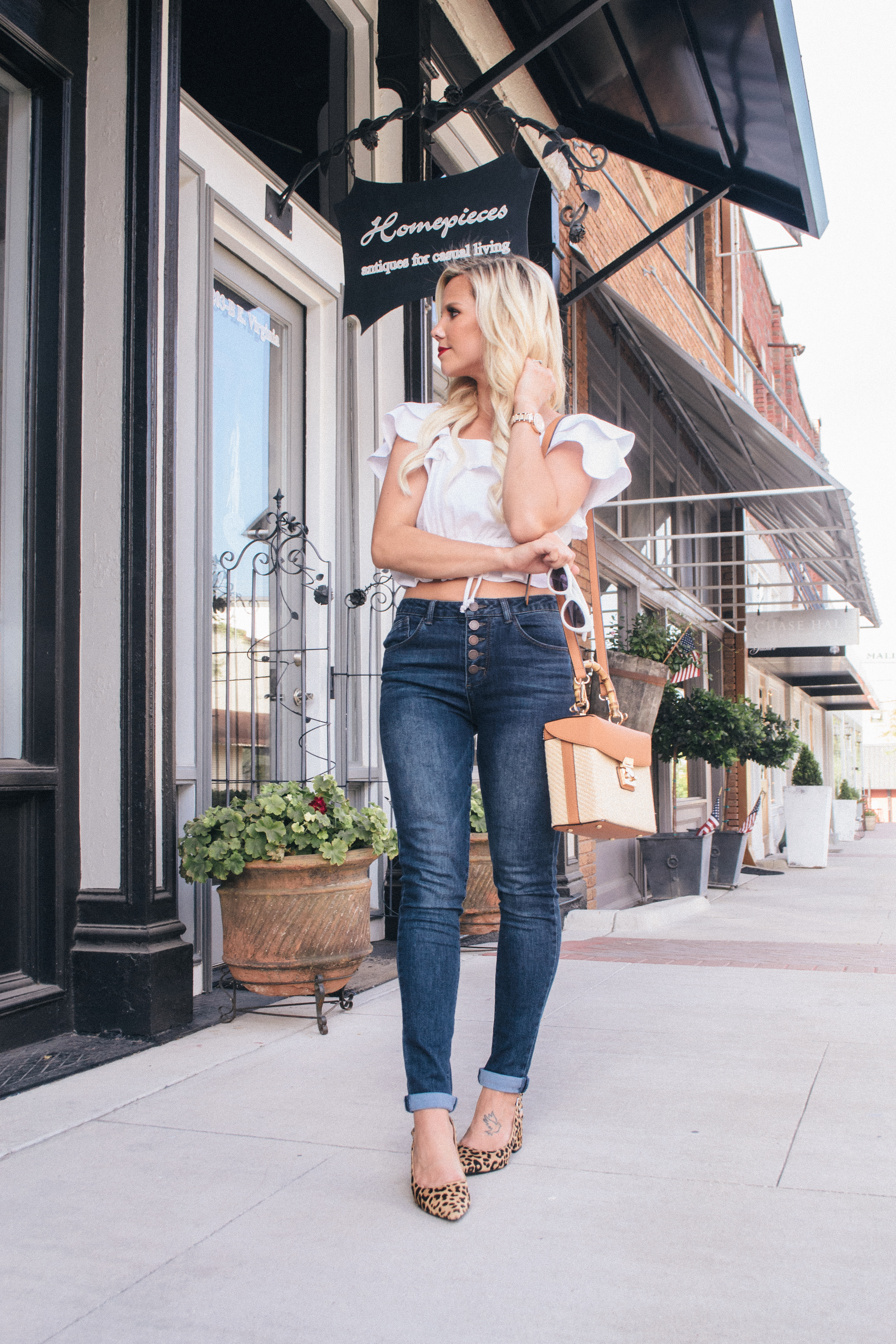 The perfect outfit for looking casual chic while running your errands is today on Glam Life Living. This real life style outfit is both casual and cute!