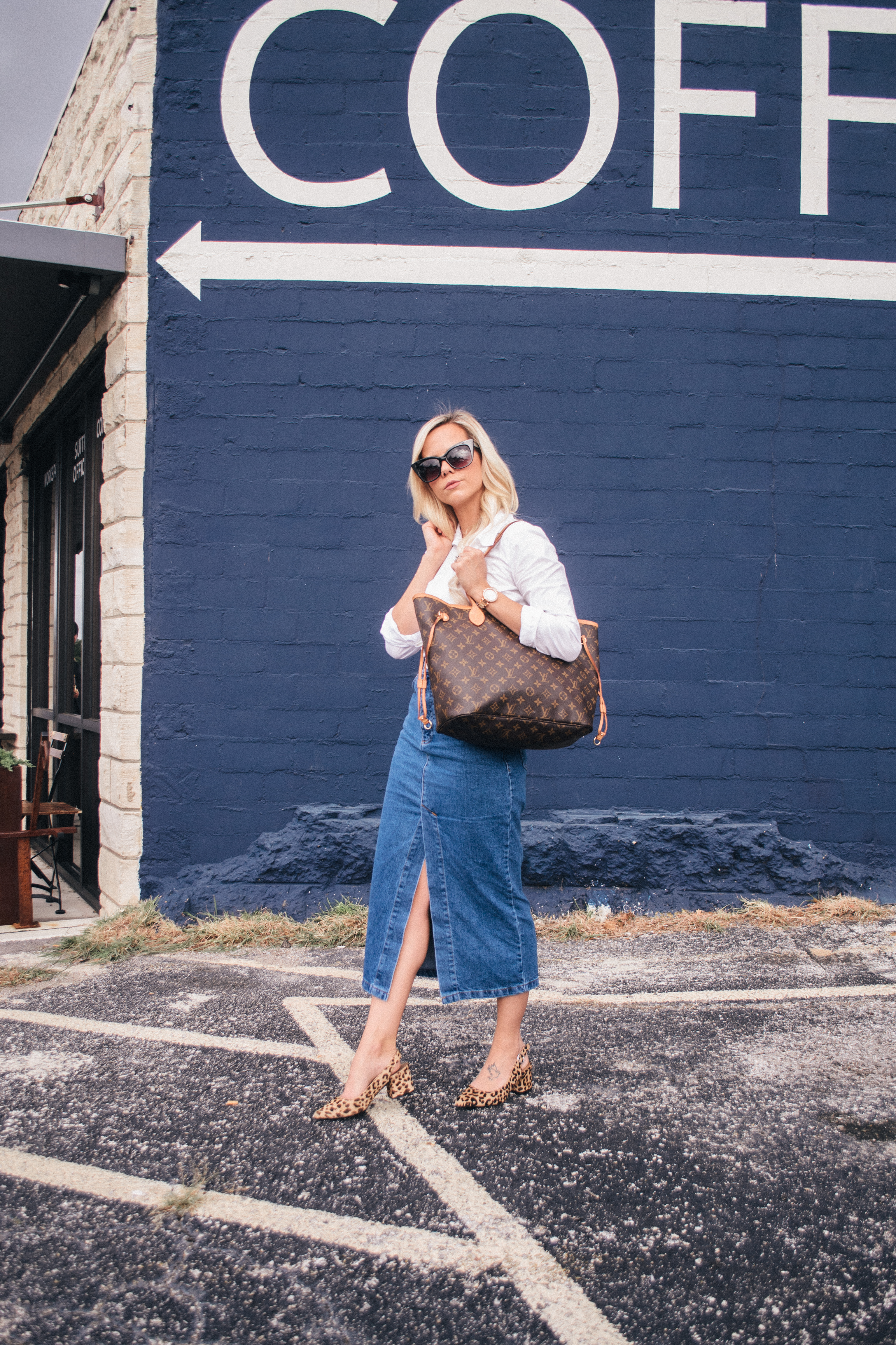 a midi denim skirt that is perfect for fall, classic style, blonde blogger, dallas girl, easy outfit, casual outfit, fall outfit 