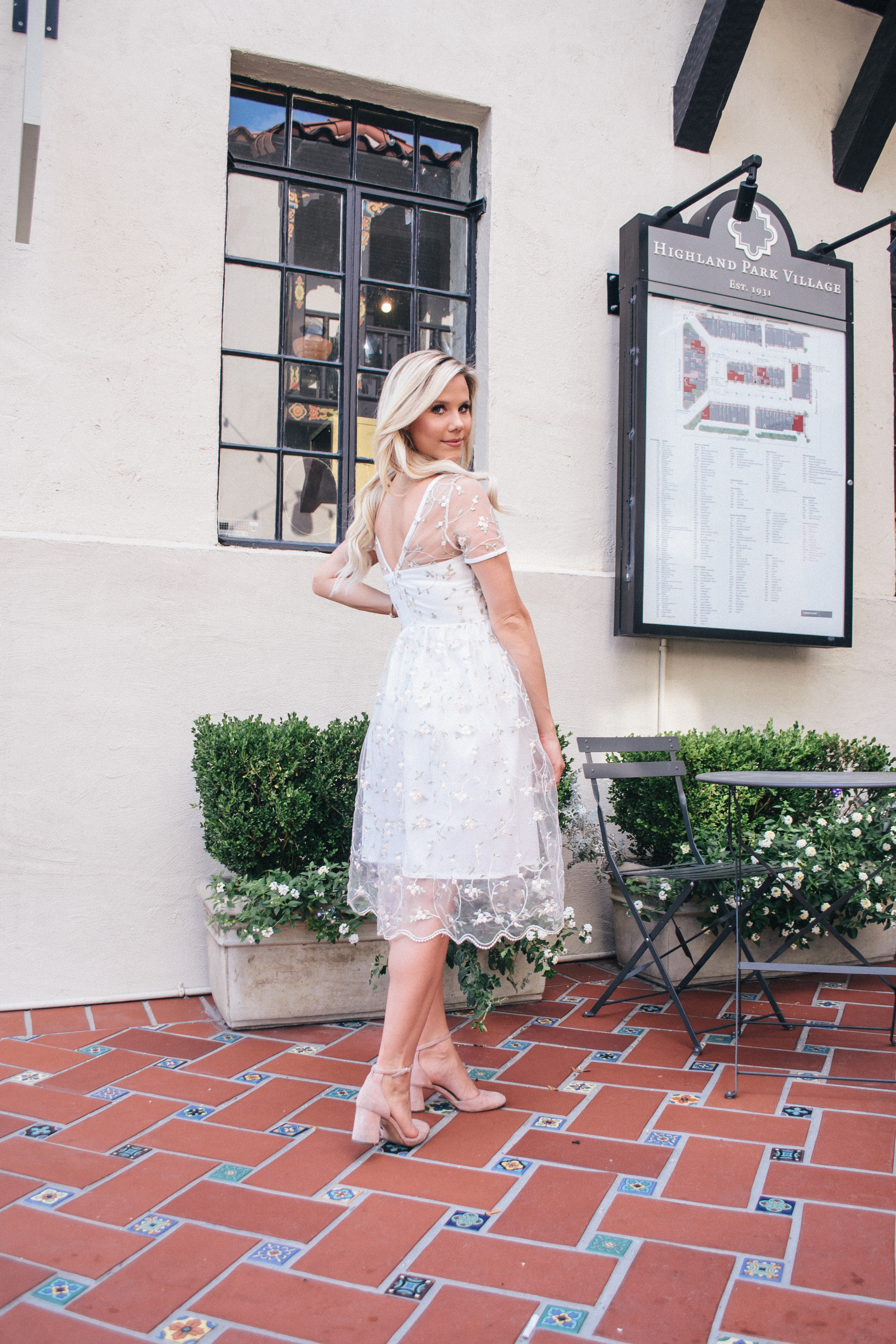 Be a modern muse in this Grace Kelly Inspired A-Line Ivory embroidered dress |vintage style| Grace Kelly Style| Dallas Blogger| Hannah McDonnell of Glam Life Living