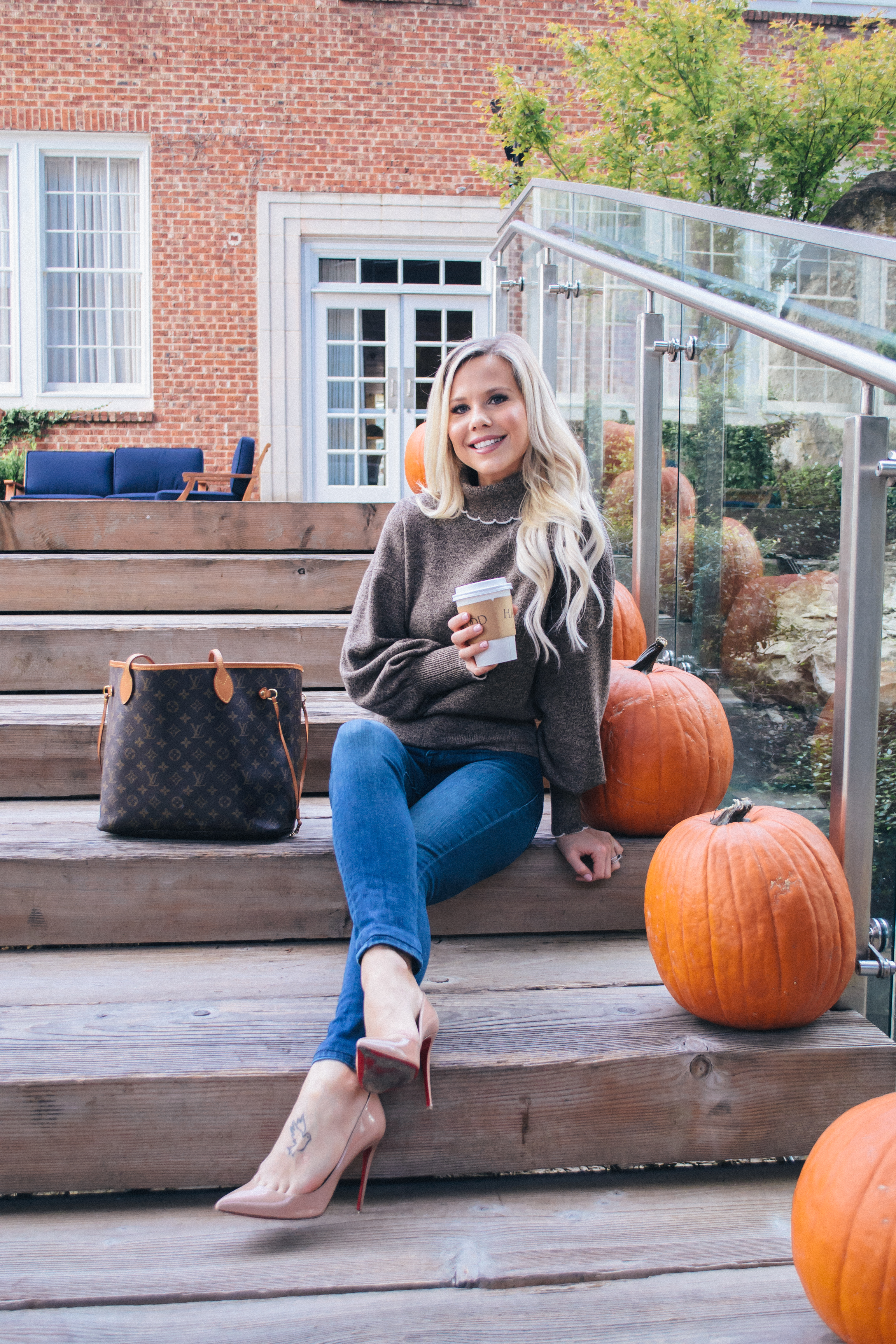 Casual and cute pumpkin patch outfit #falloutfit #fall #fashion #fallstyle #pumpkinpatch