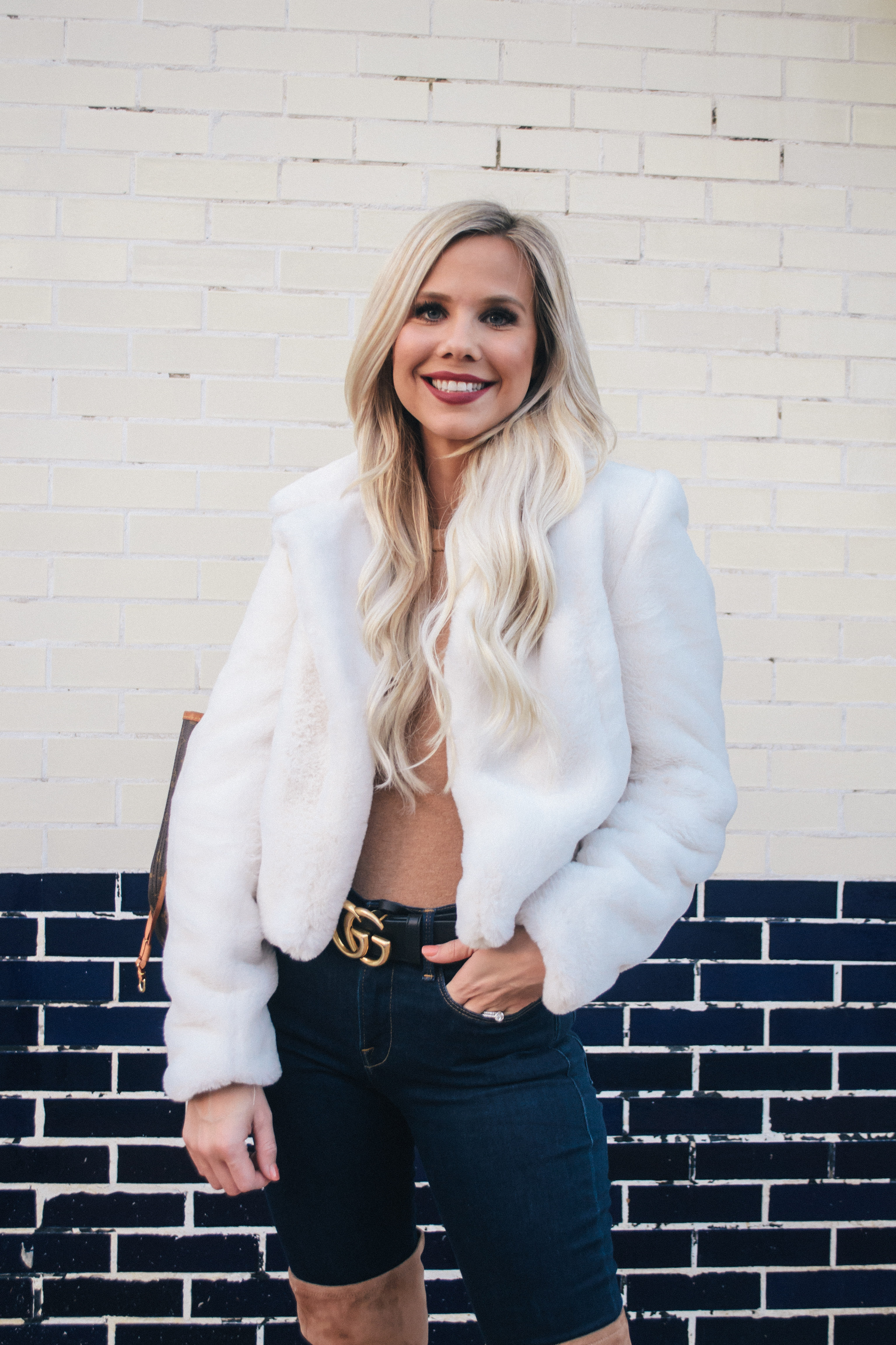 Dallas based fashion blogger in white teddy coat #teddycoat #winterstyle #fashion #furcoat