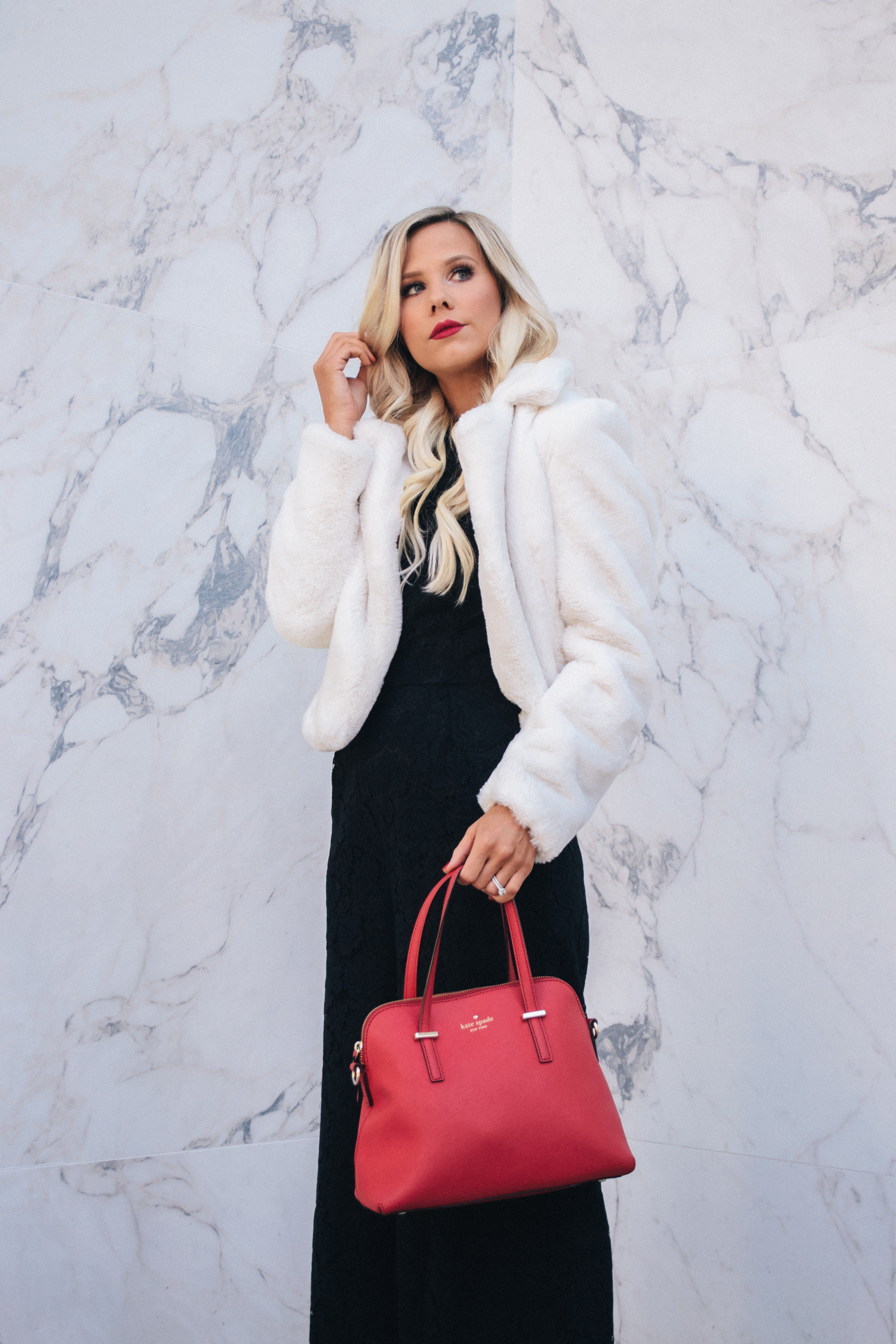 Modern Hollywood glam Christmas look #fauxfurcoat #winterstyle #christmasoutfit