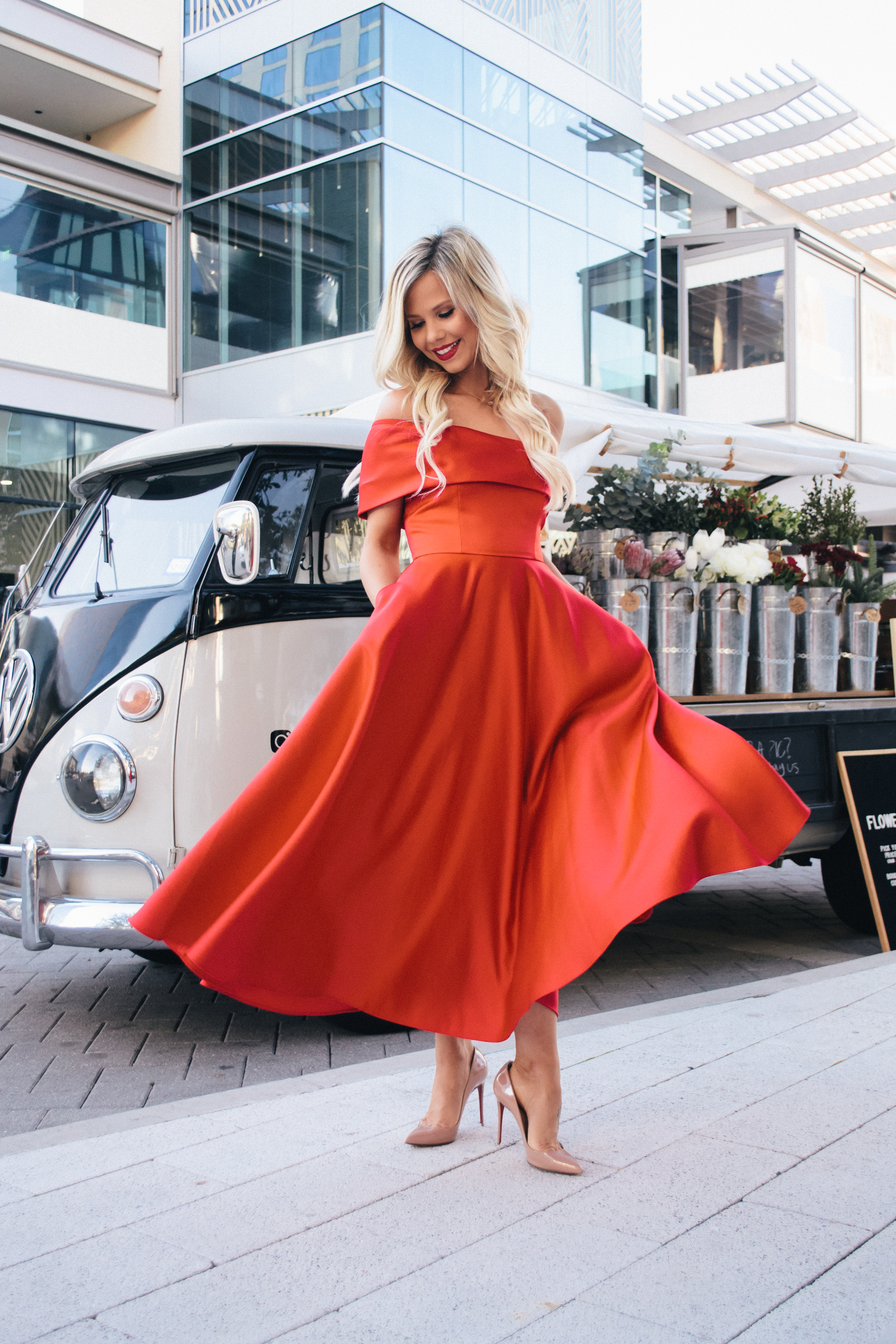 Old Hollywood Glam red dress #reddress #christmasdress #holidayoutfit #holidaydress