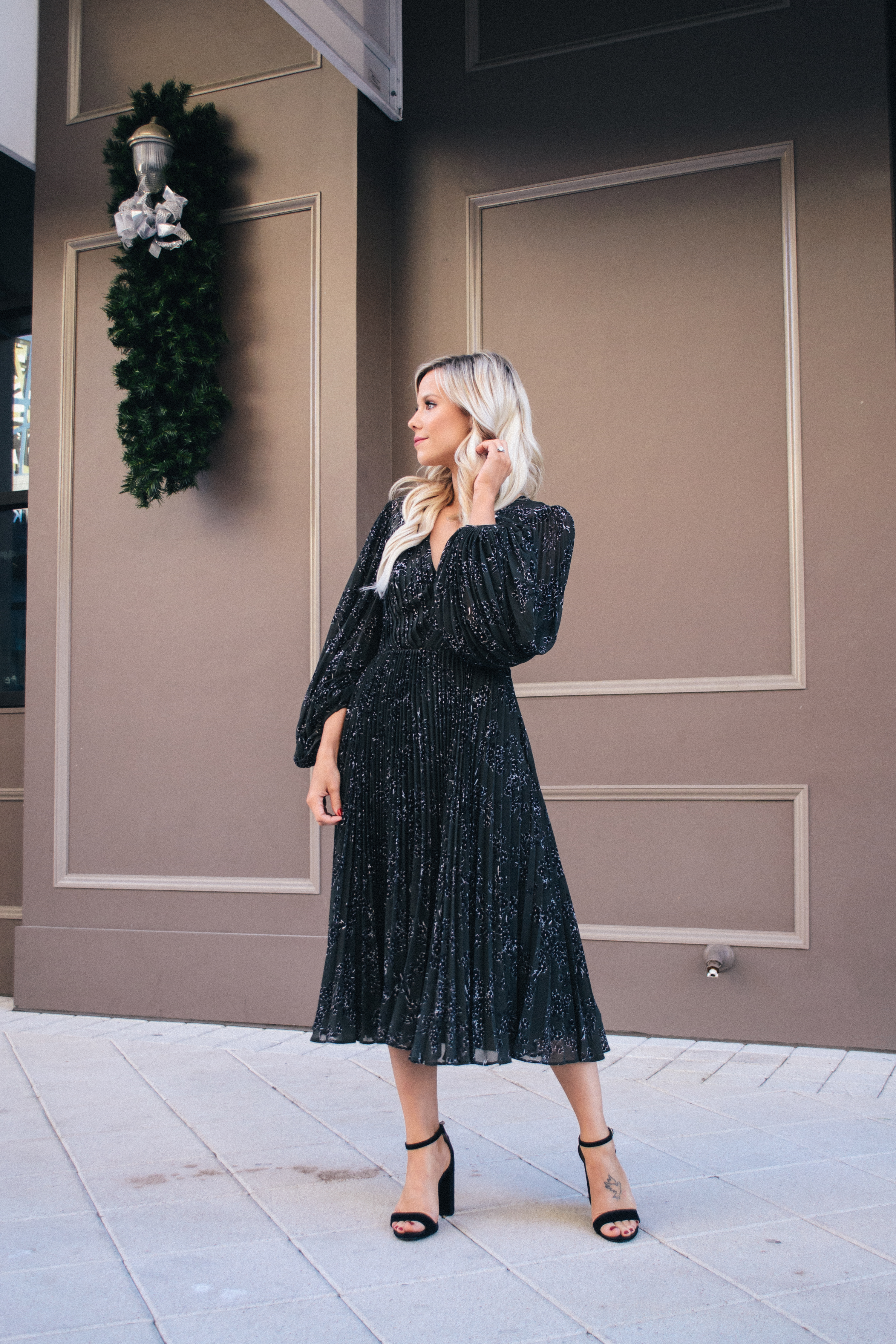 Holiday dressing, Holiday party dress, Thanksgiving Dress, Christmas dress, what to wear during the Holidays #holidaydress