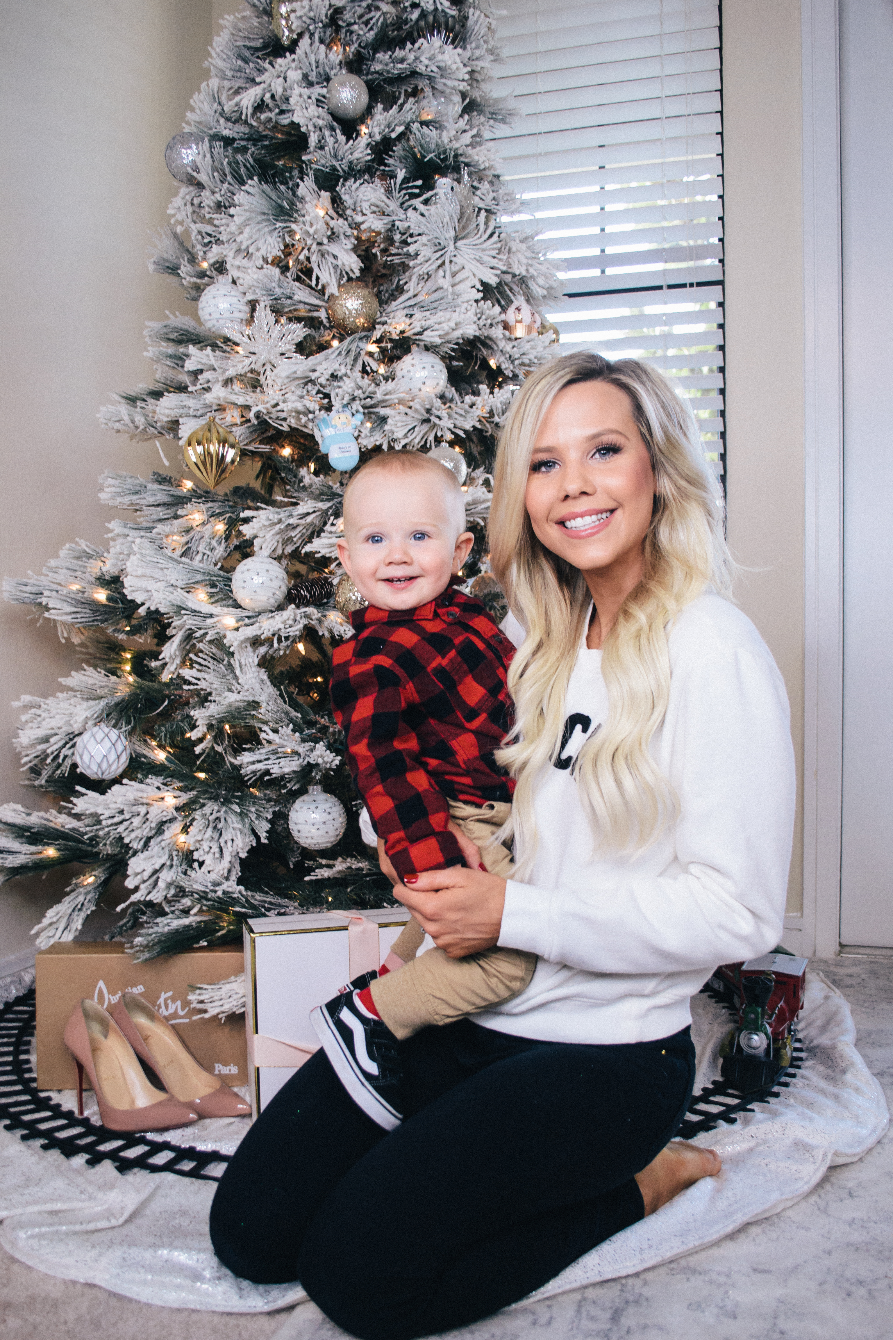 Instagram mom #mom #babyboy #christmas #familychristmas