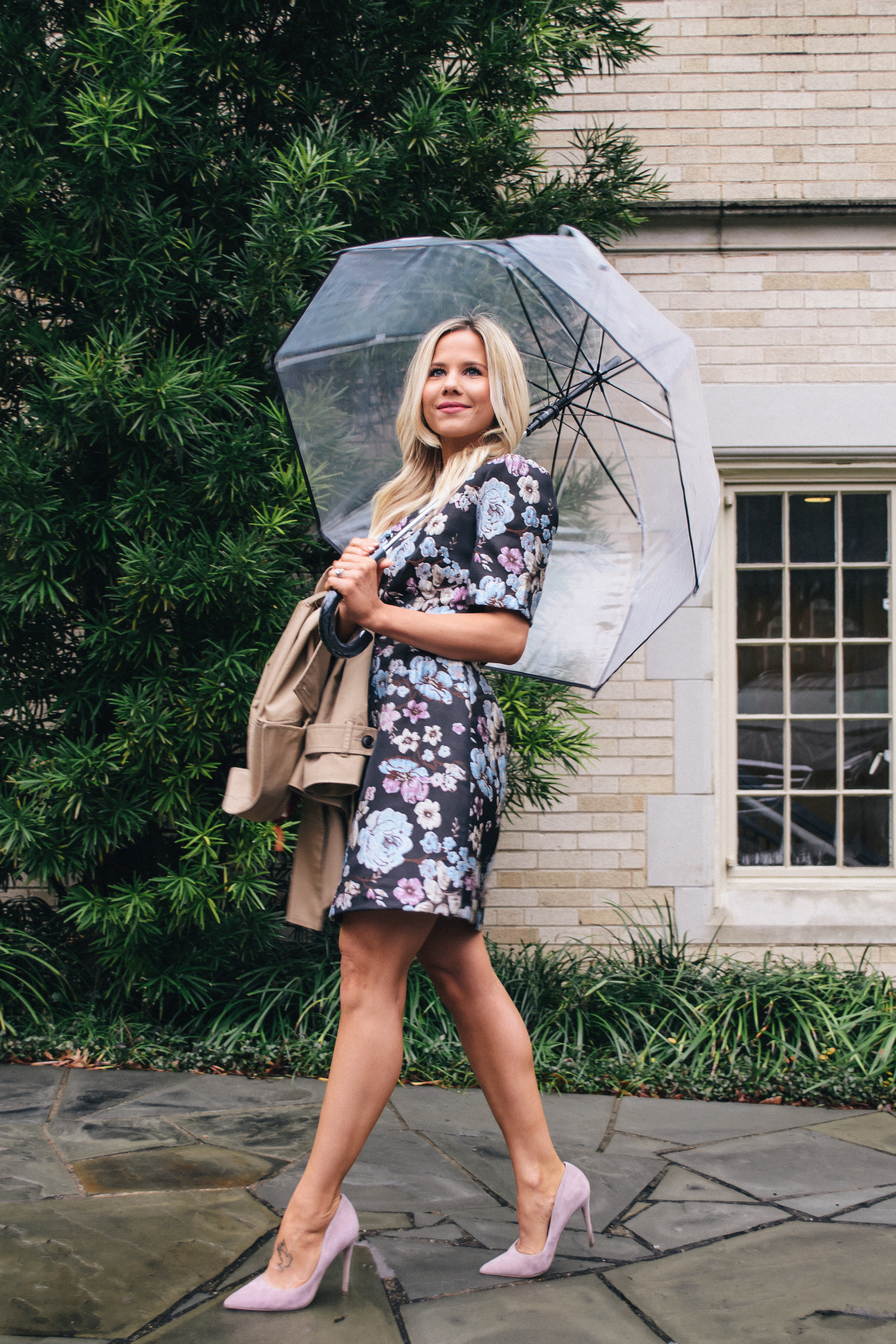Rainy day style, rainy day outfit, glam in the rain, jacquard dress, Presley Tapestry Jacquard Dress