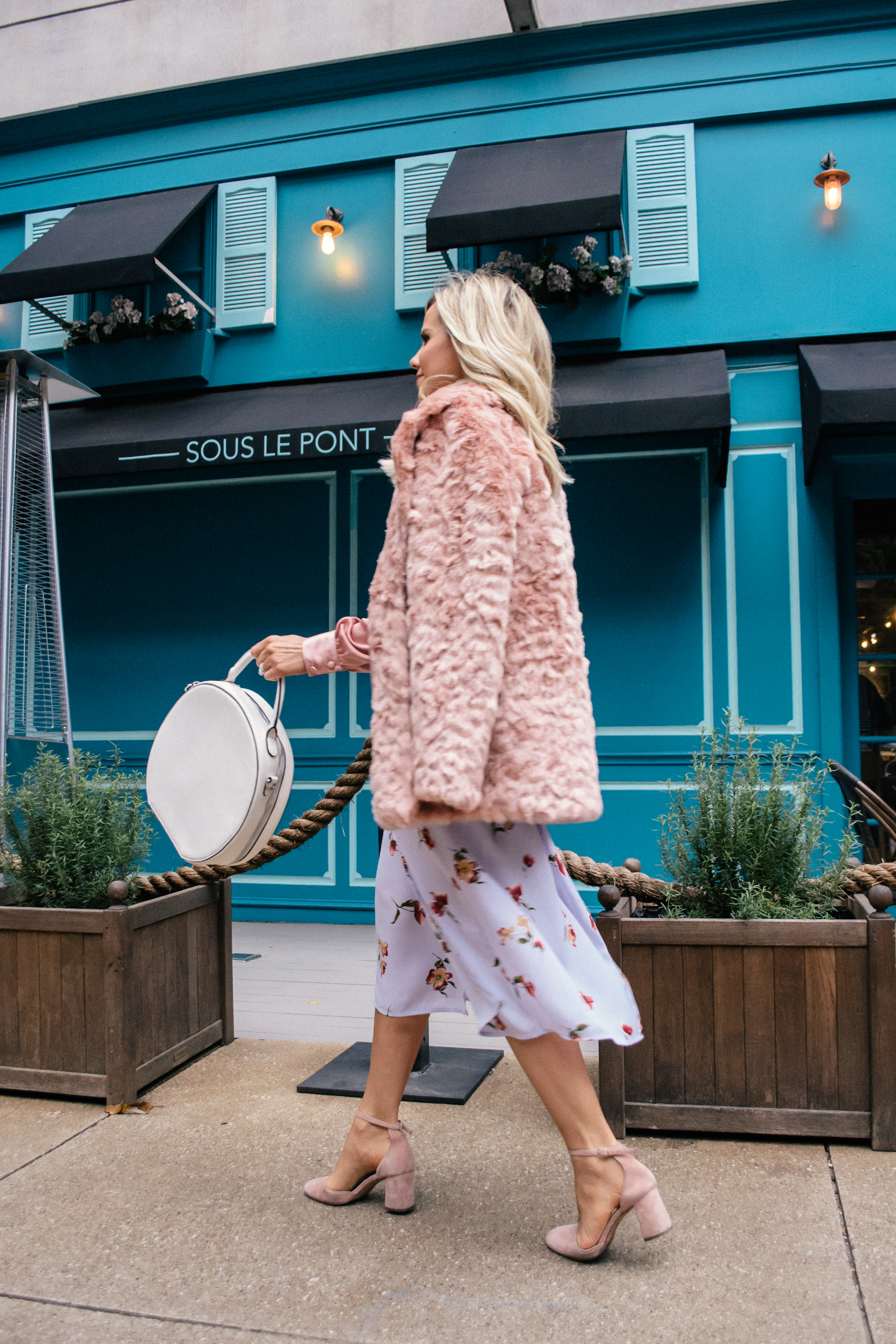 Pink Faux Fur Coat, Vintage style, feminine style #pinkfauxfur #fauxfurcoat