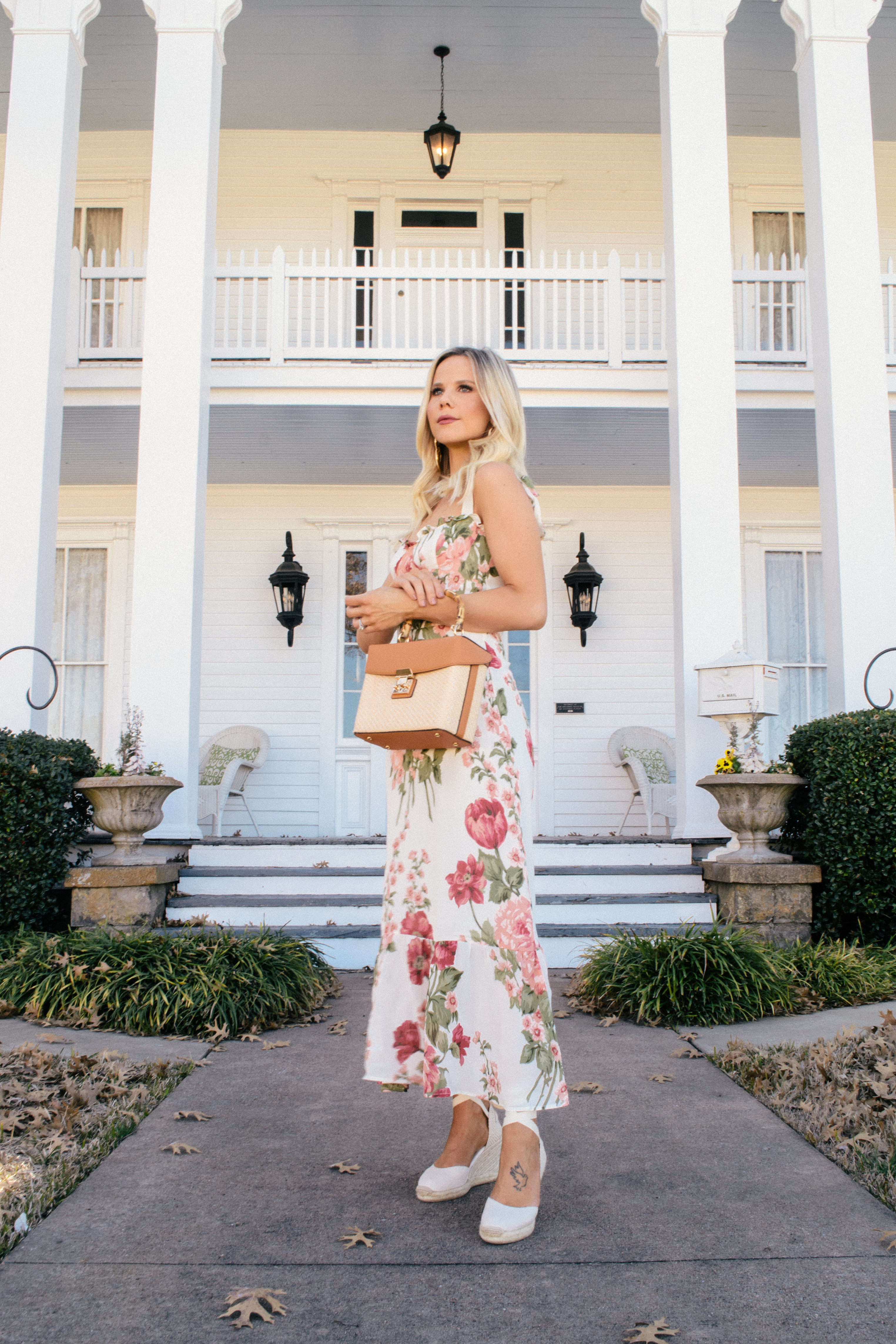 What to Wear for a Spring Wedding #springoutfit #floraldress #reformation