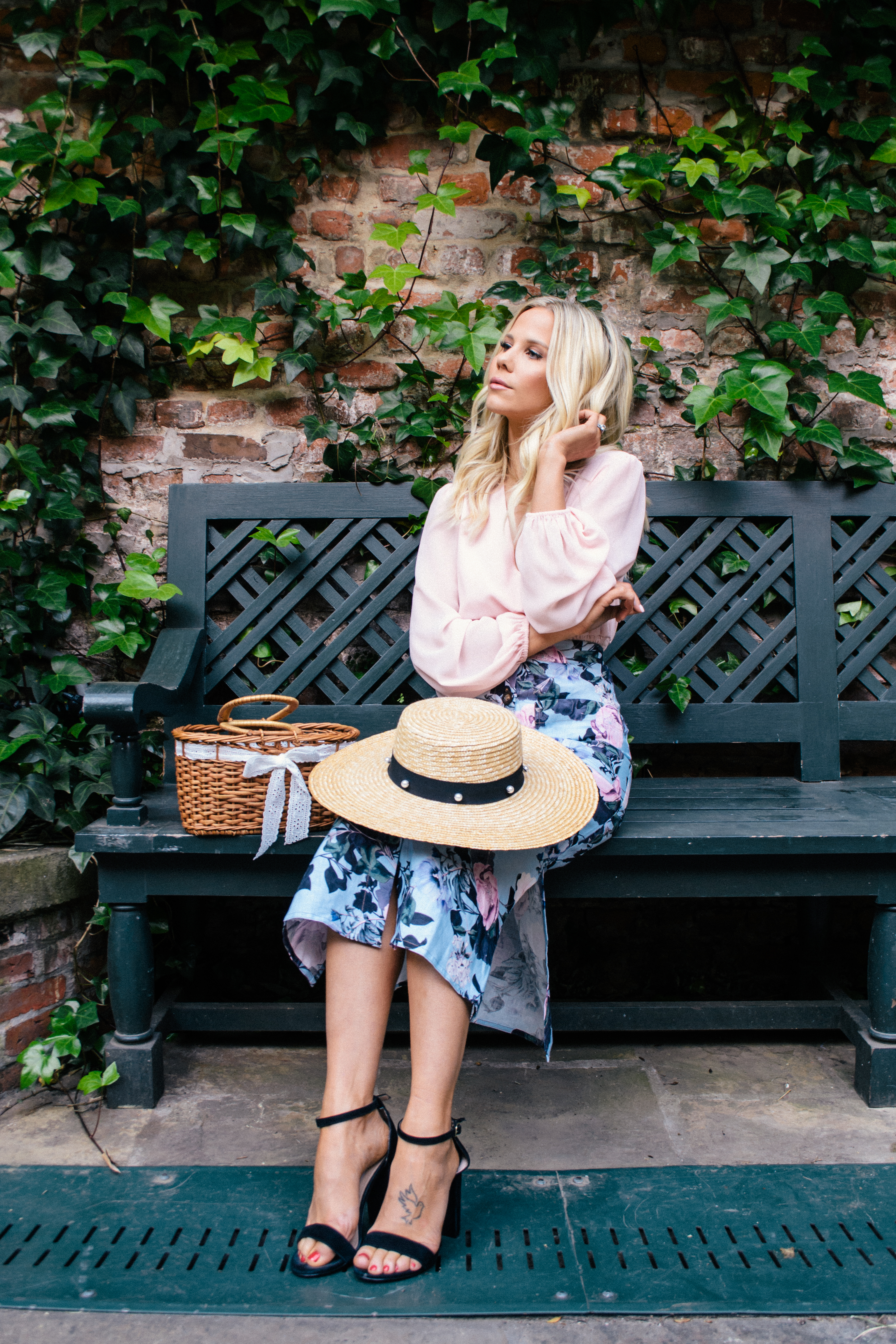 Fashion Blogger in New Orleans in Summer Outfit and boater hat, vintage summer style