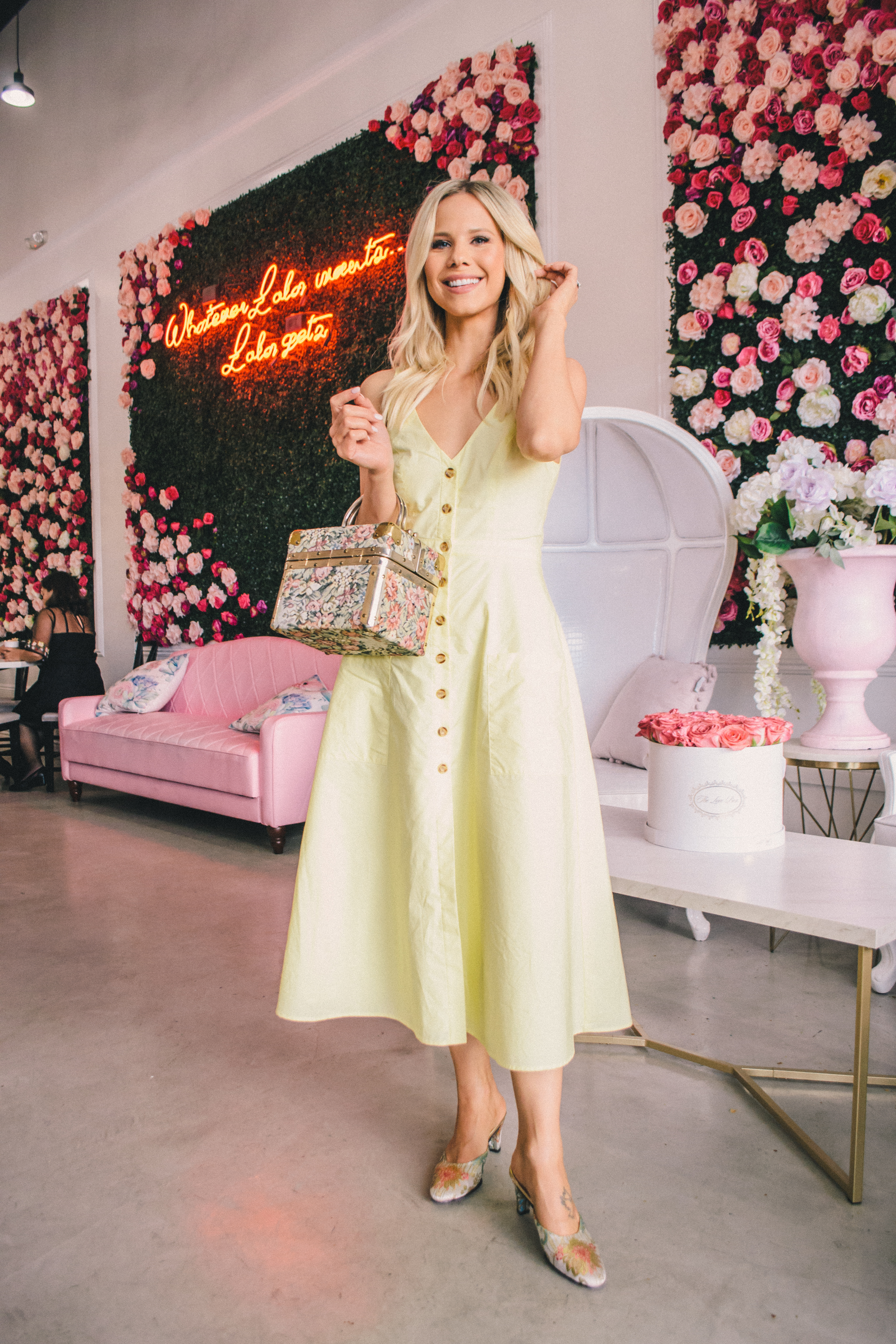 White Linen Dress at Café Lola in Las Vegas #linendress #yellow #summer2019