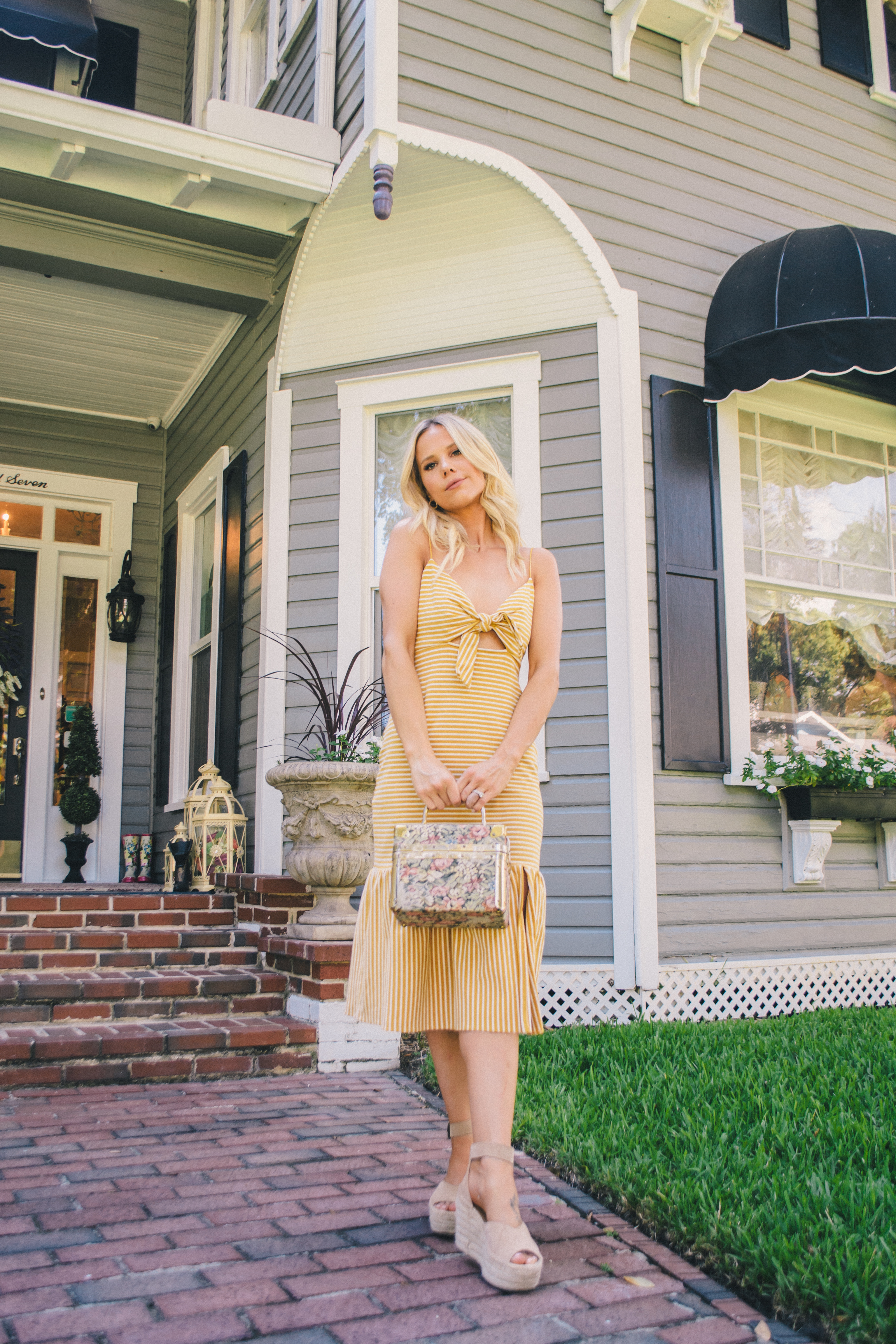 a sexy southern outfit, yellow striped dress, Saylor Doris dress, southern style, modern southern style, #southernstyle 