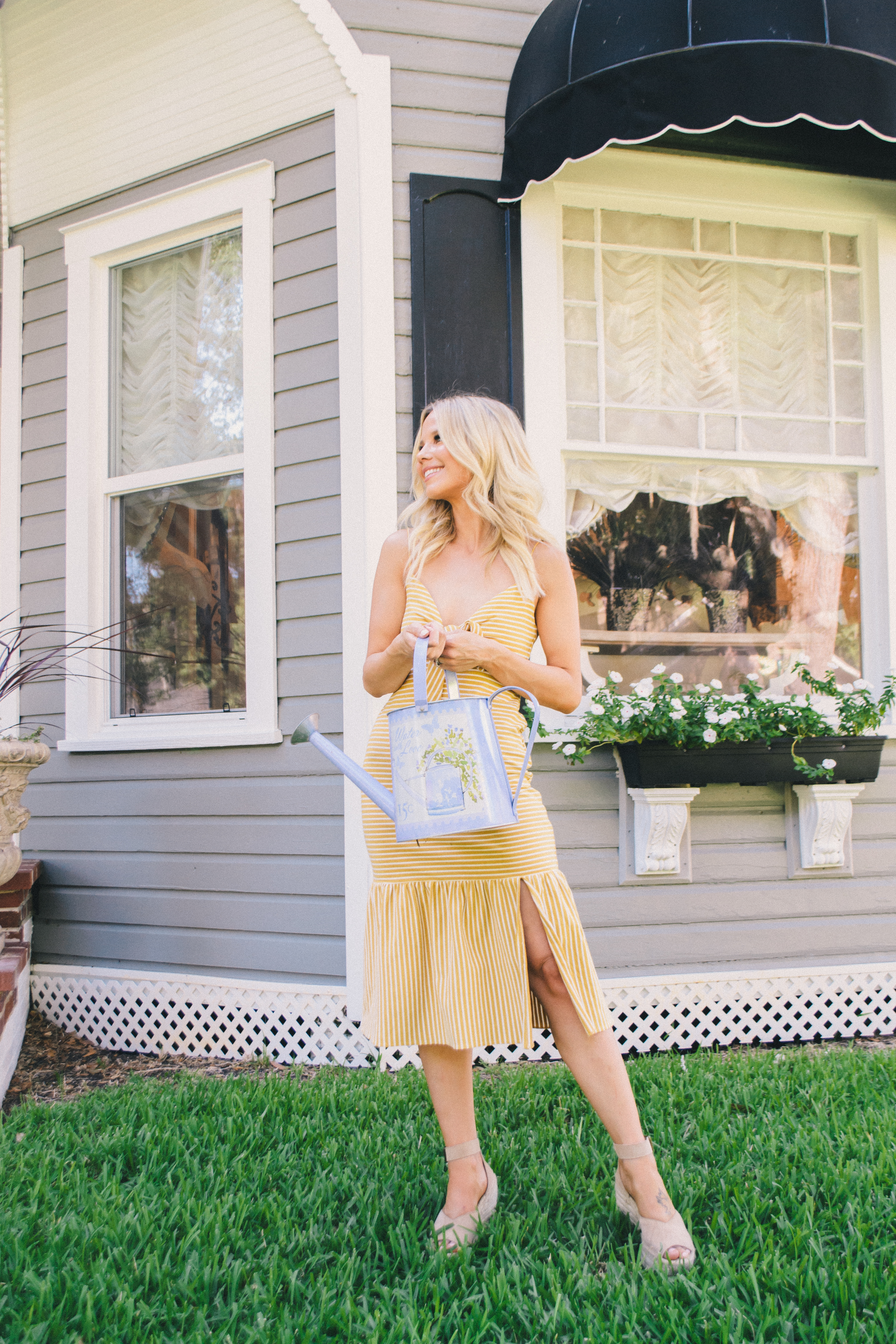 a sexy southern outfit, yellow striped dress, Saylor Doris dress, southern style, modern southern style, #southernstyle 
