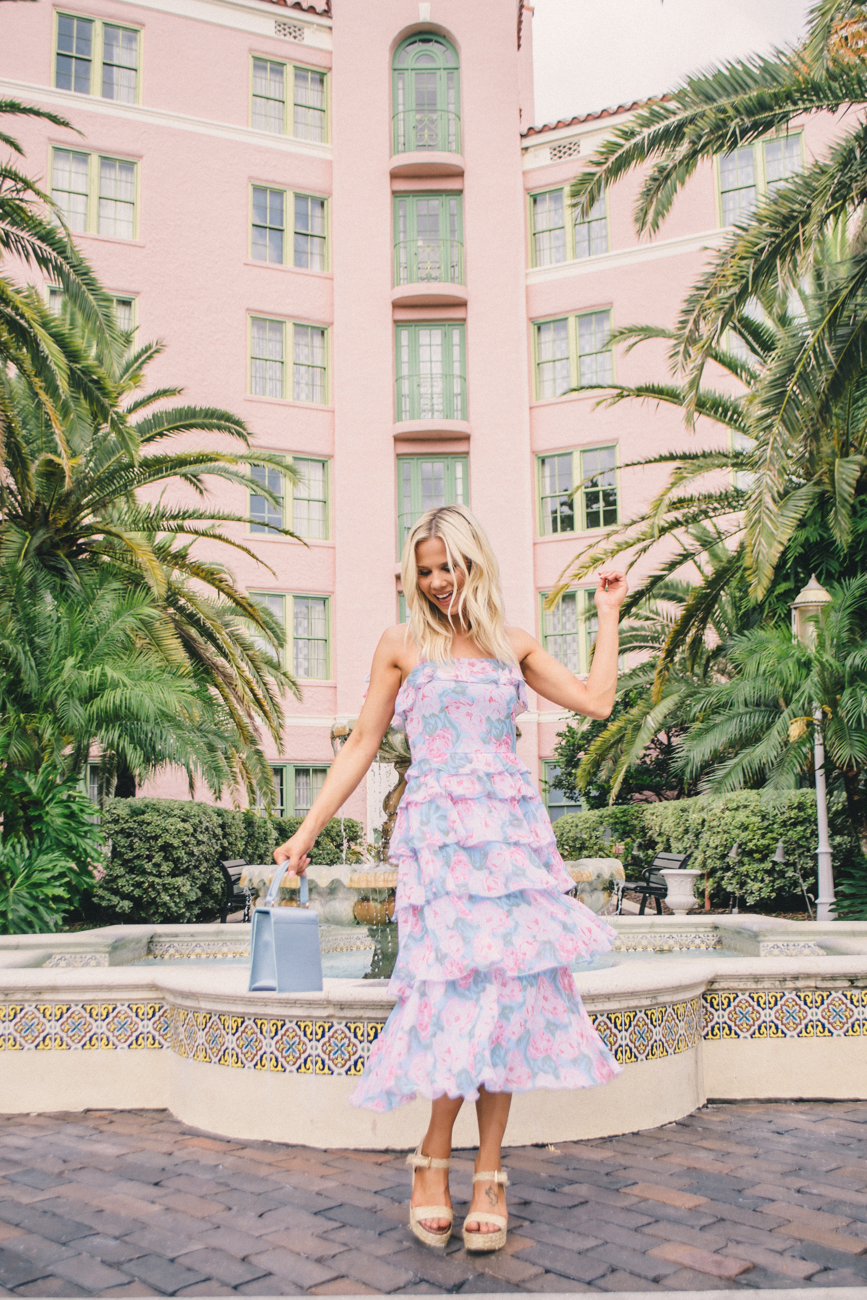 Tiered Floral midi dress for a wedding guest #weddingguestoutfit #weddingoutfit #weddingguest 