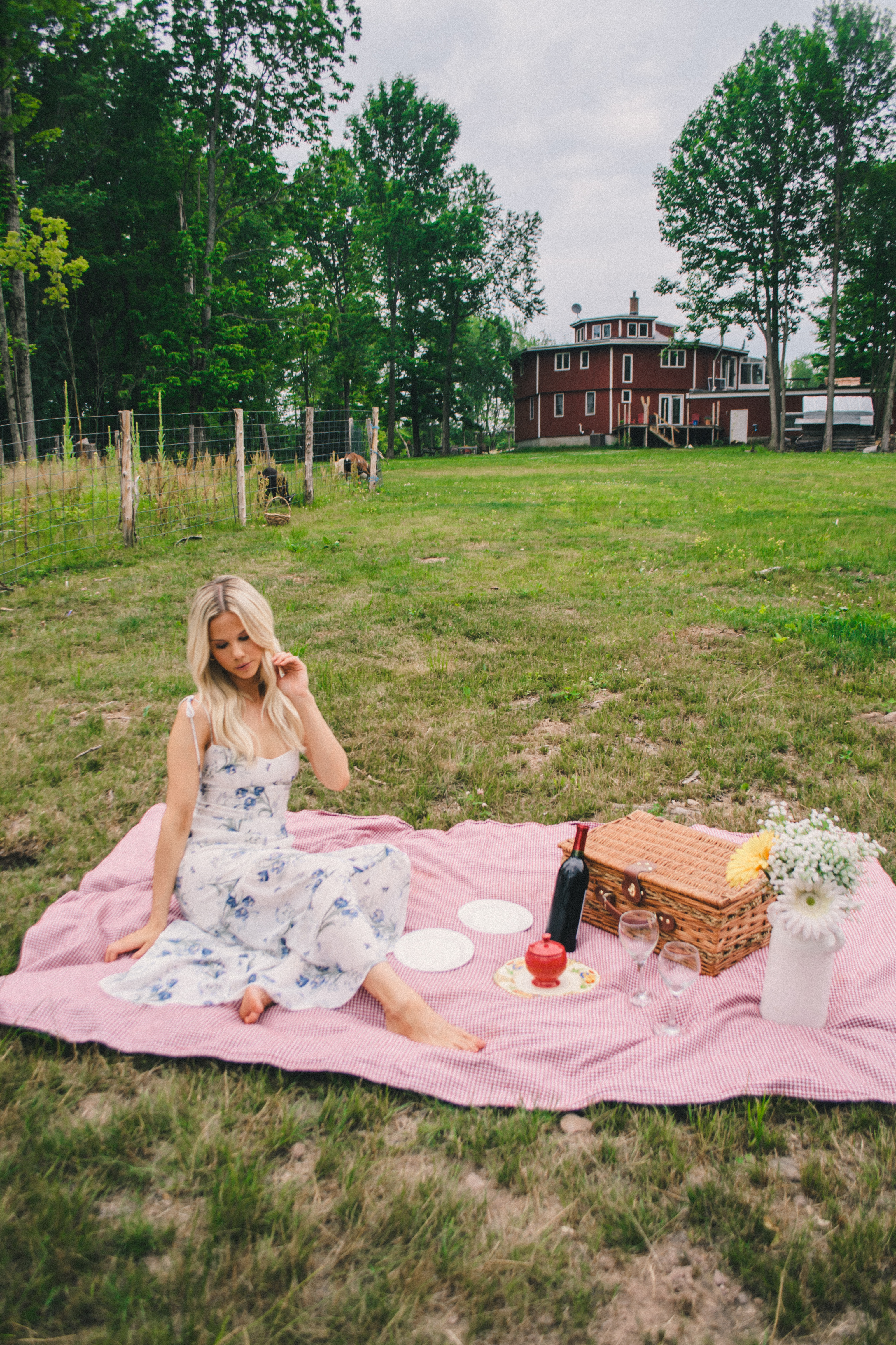 farm style, farm dress, floral dress, picnic, picnic style #farm #reformation #picnic