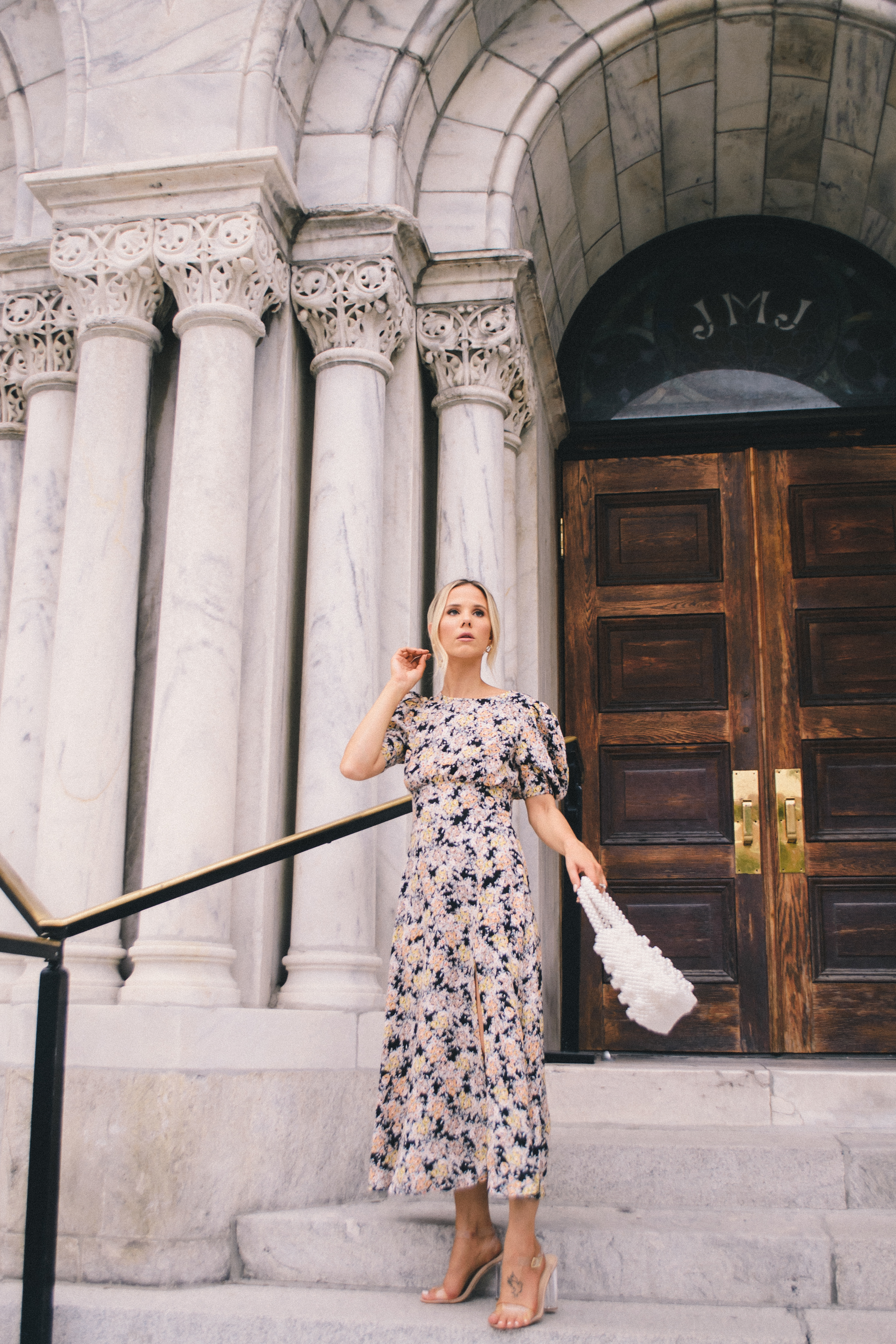 Fall wedding guest dress, floral puff sleeve dress, fall florals, fall outfit, fall style, fall style 2019, #falloutfit #fallstyle #fallflorals 