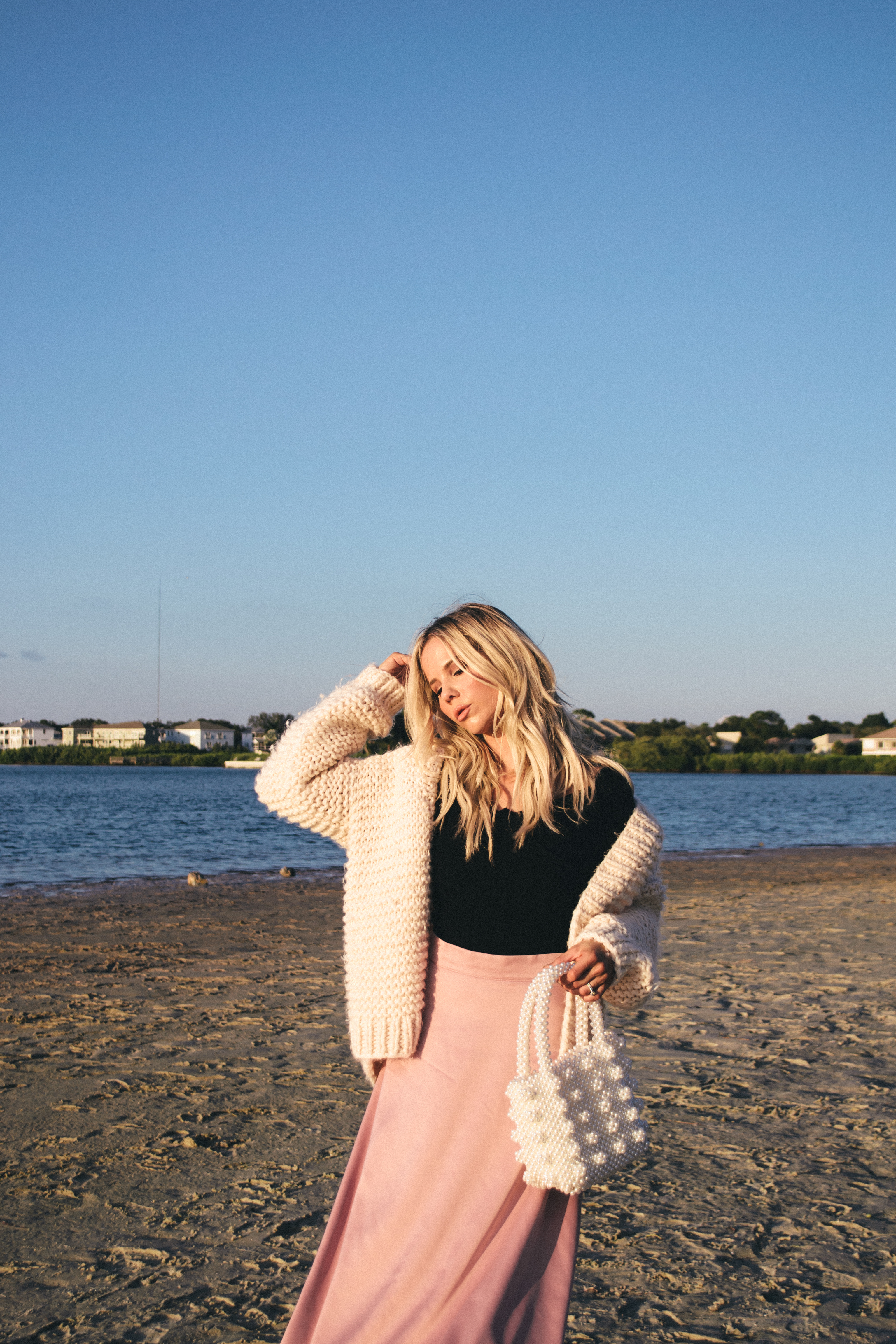 beach date night, fancy beach outfit, pink silk skirt, cozy sweater, chunky knit sweater, chunky crochet sweater 