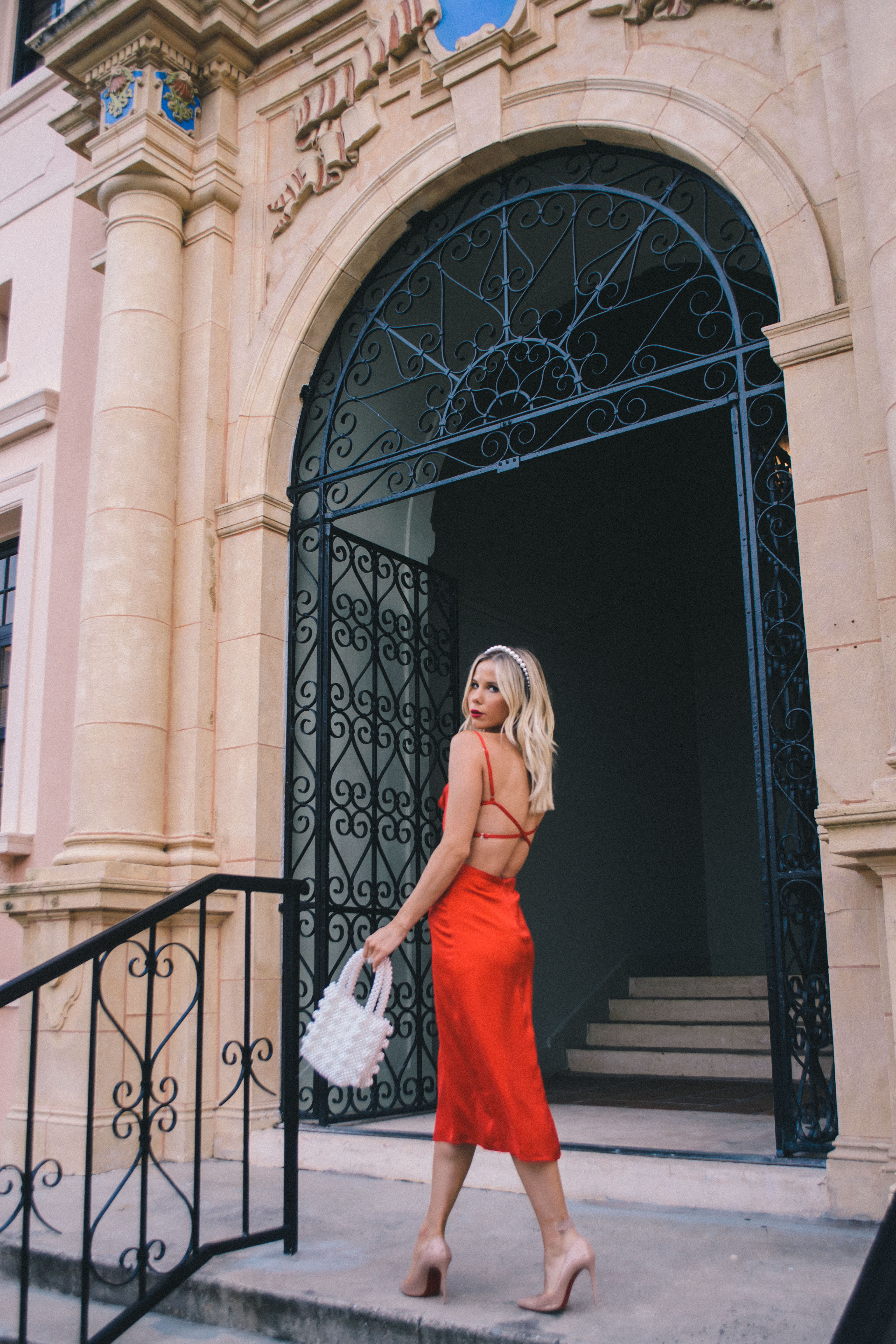 red holiday dress, red slip dress, satin dress, Christmas dress, holiday outfit #holidaystyle #redslipress