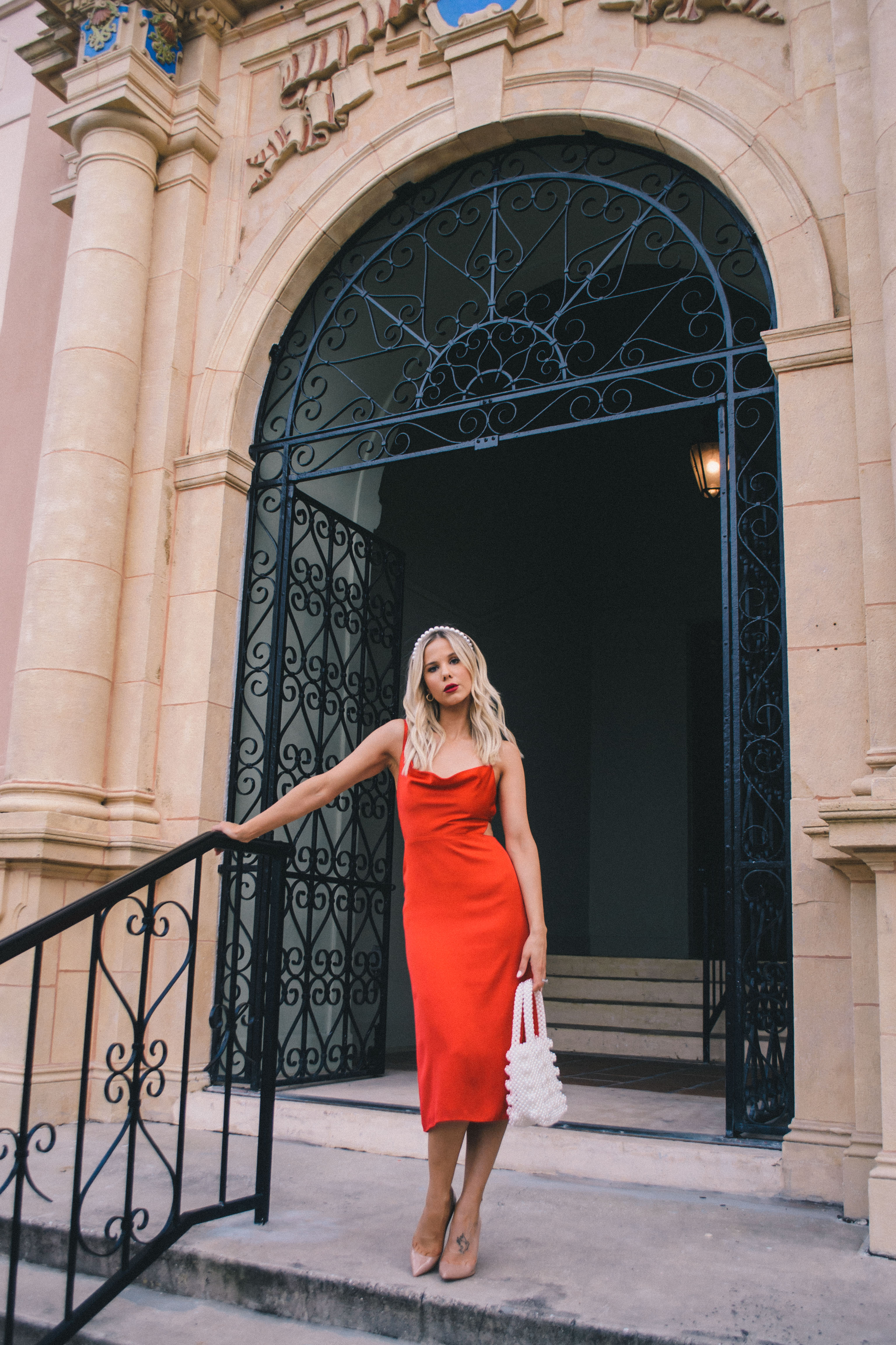 red holiday dress, red slip dress, satin dress, Christmas dress, holiday outfit #holidaystyle #redslipress