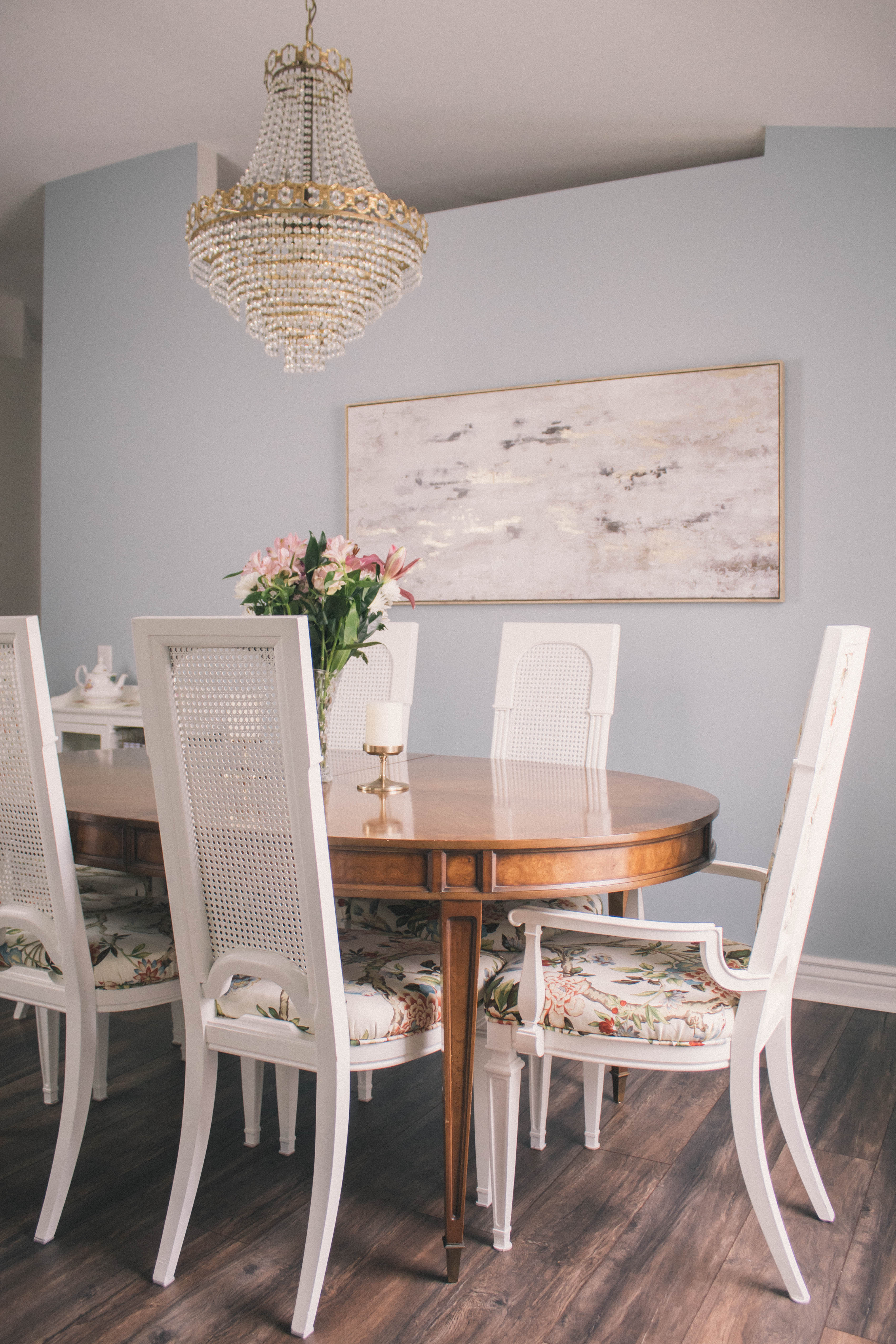 floral cushion dining room #traditionaldiningroom #diningroom #homedecor 