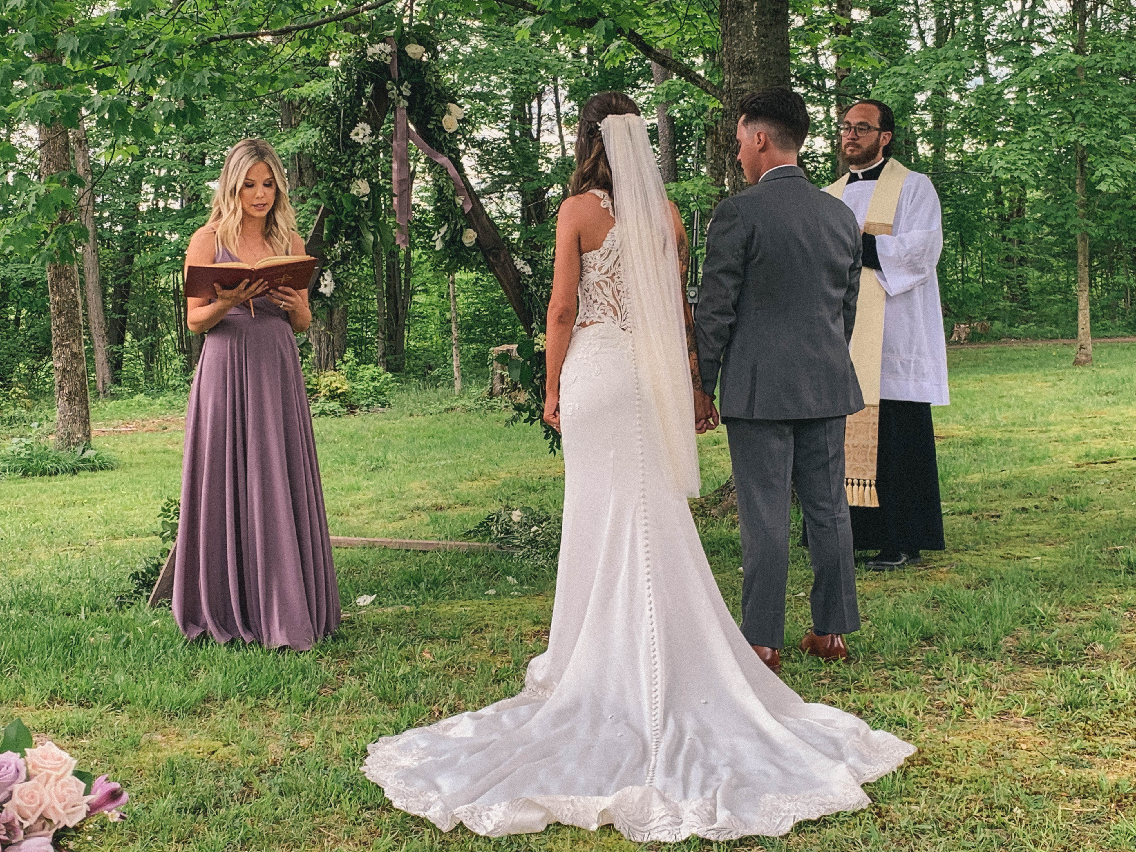 Wedding ceremony outdoors #wedding #outdoorwedding 