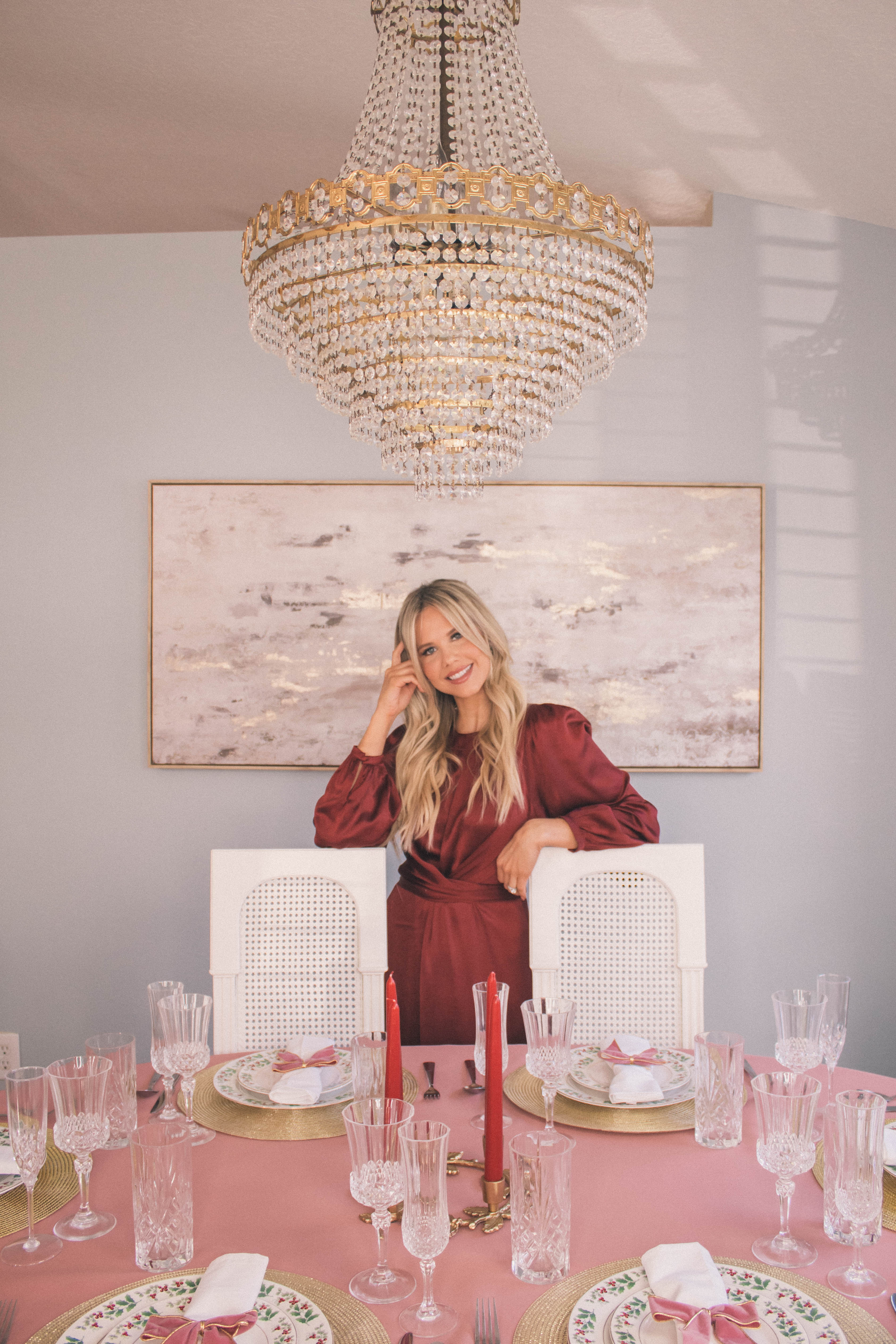 Pink and Burgundy Holiday Tablescape #tablescape 